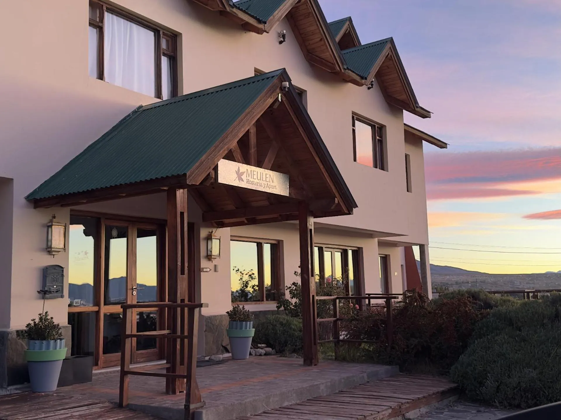 Property building in Meulen Hosteria y Apart