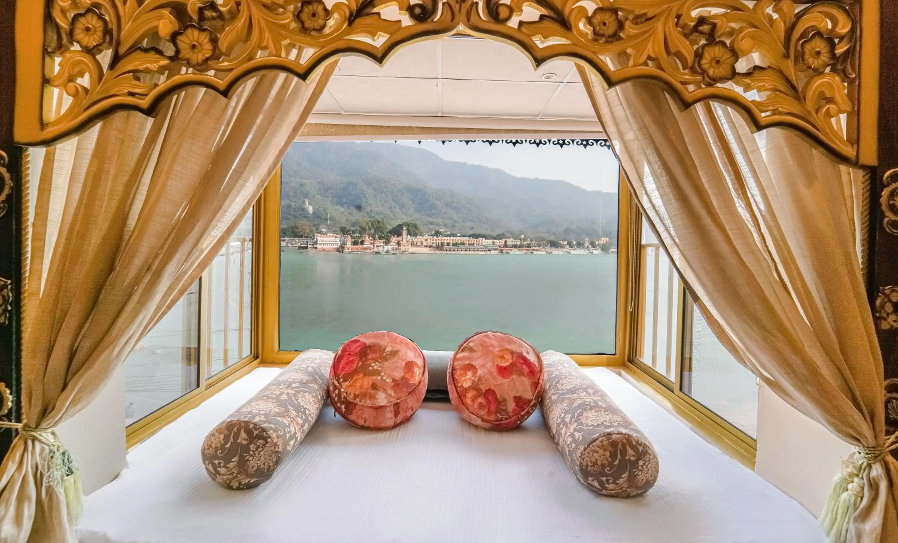 Balcony/Terrace, Bed in The Neeraj Ganga Heritage Palace