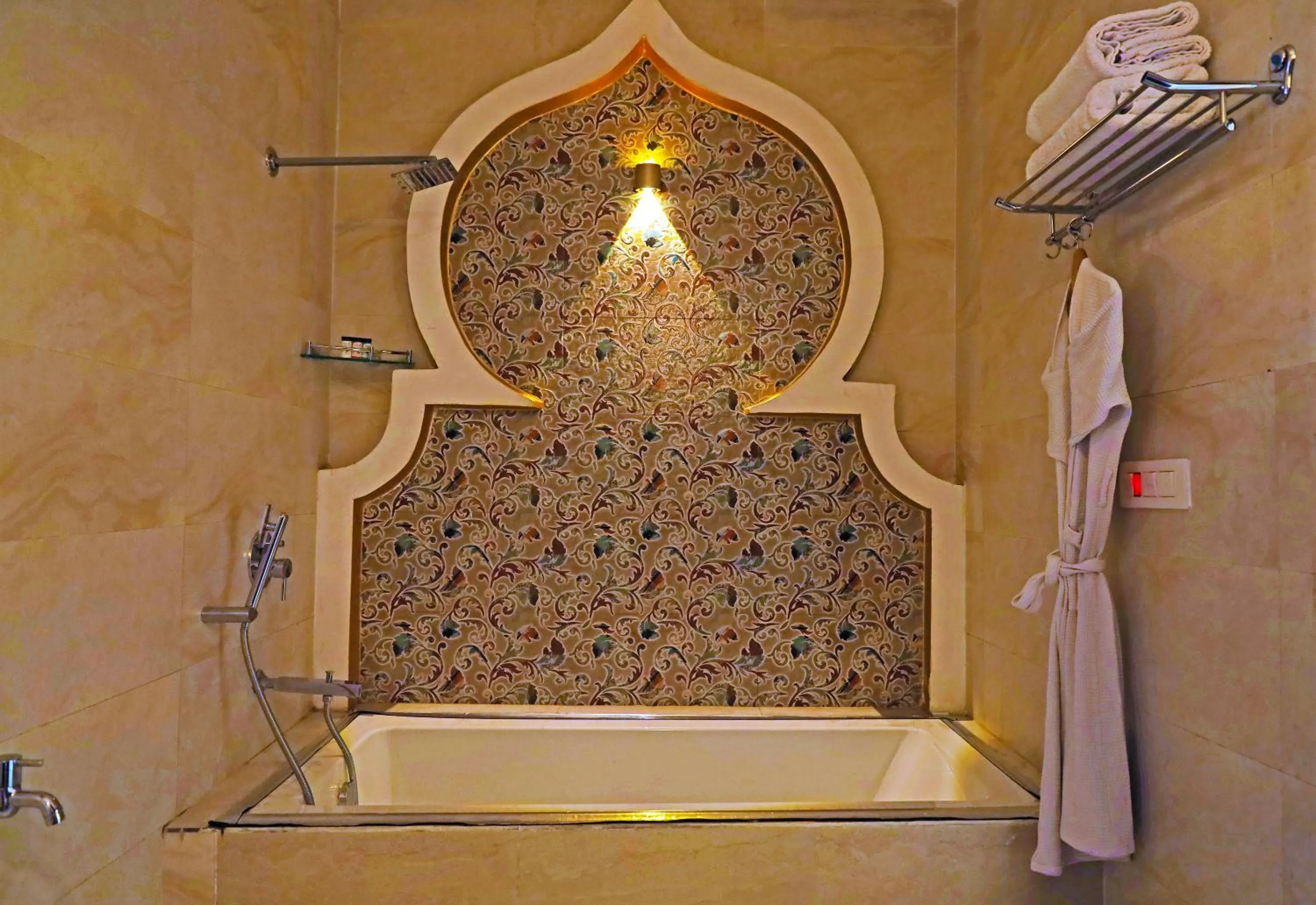 Bath in The Neeraj Ganga Heritage Palace