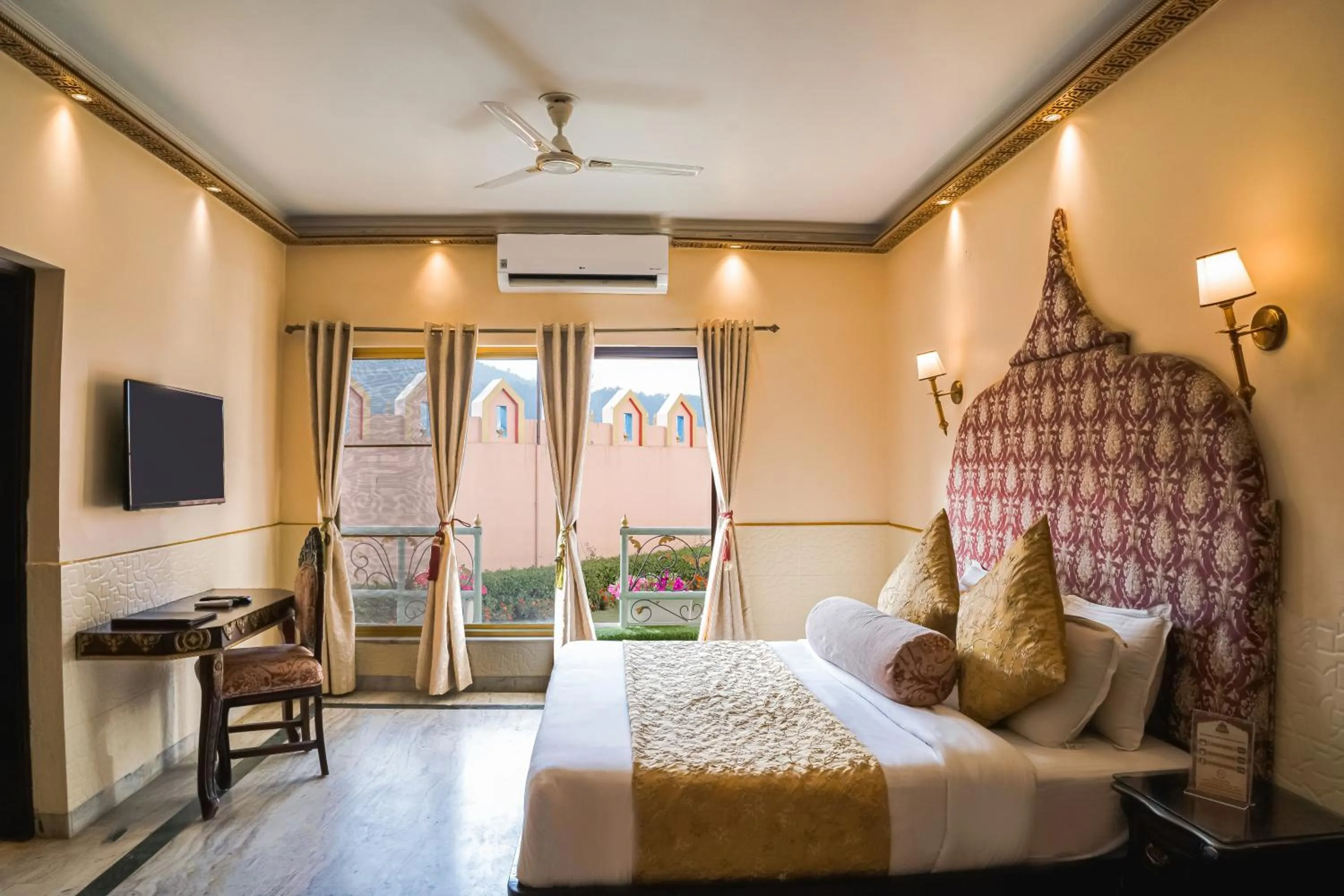 Mountain view, Bed in The Neeraj Ganga Heritage Palace