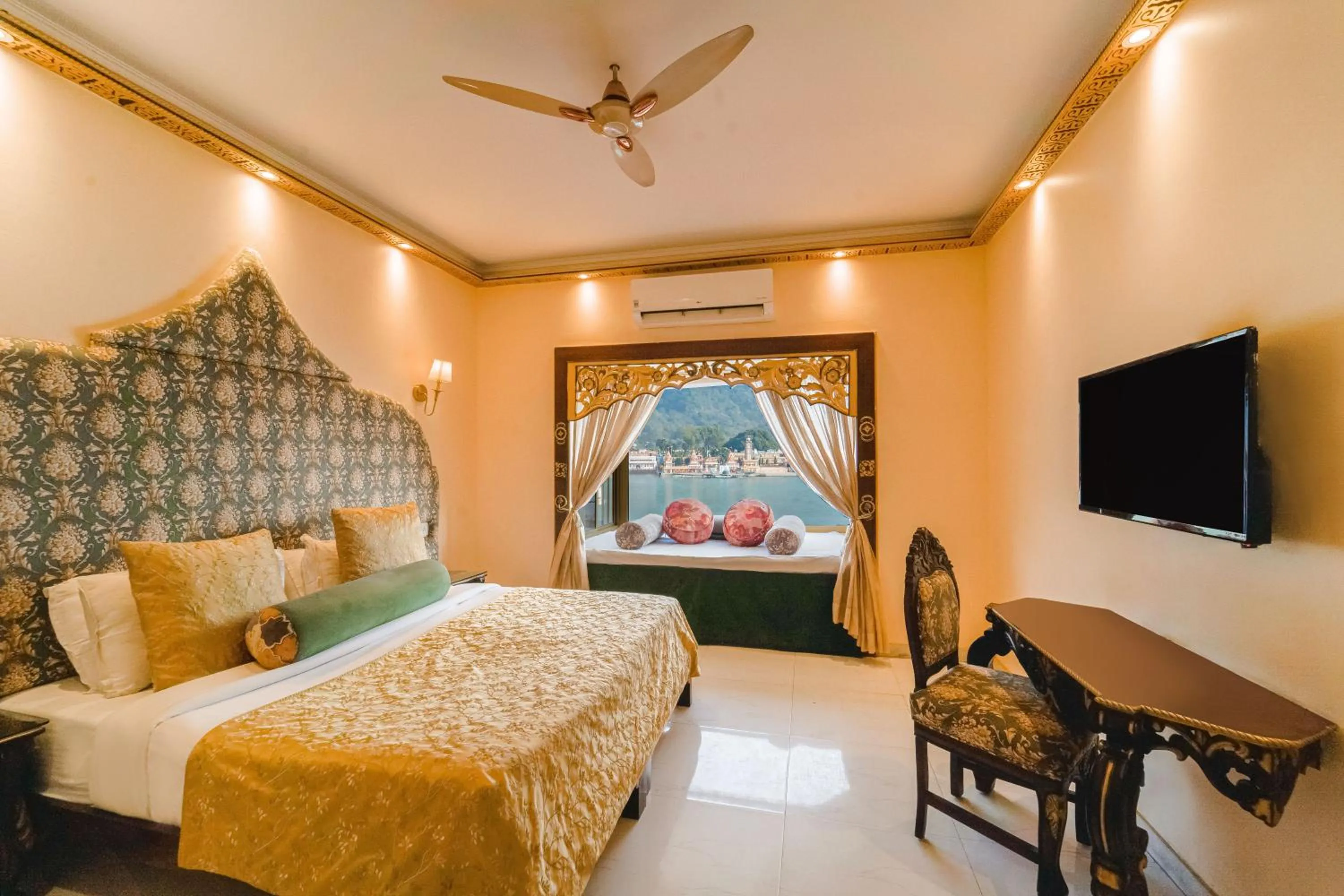 Photo of the whole room, Bed in The Neeraj Ganga Heritage Palace