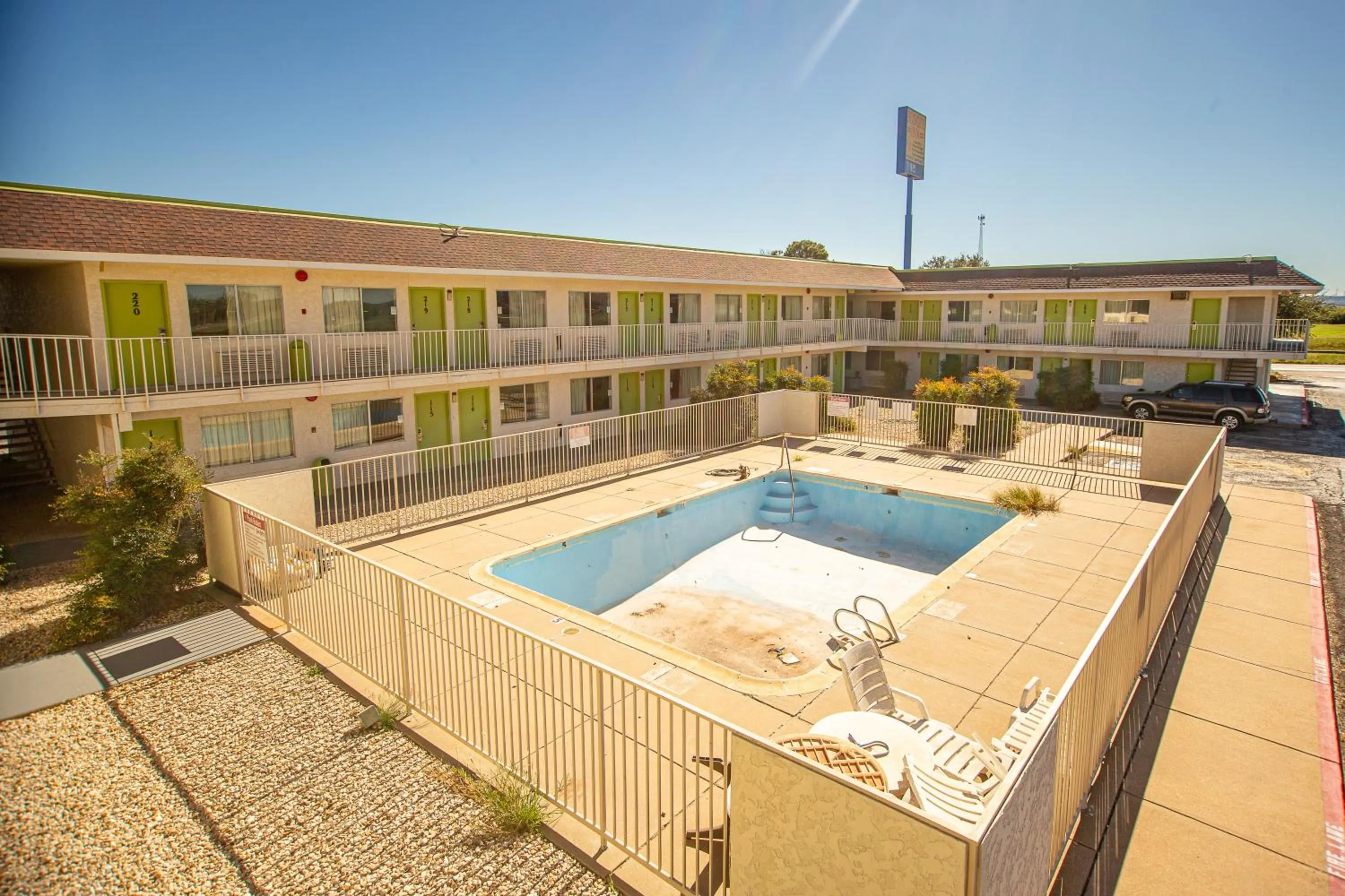 Property building in Marifah Inn Sweetwater