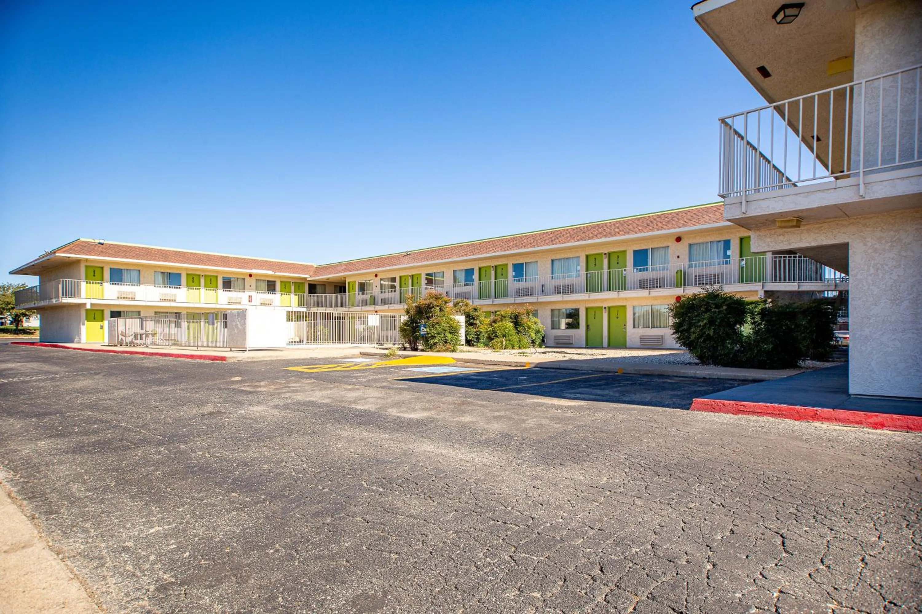 Property building in Marifah Inn Sweetwater