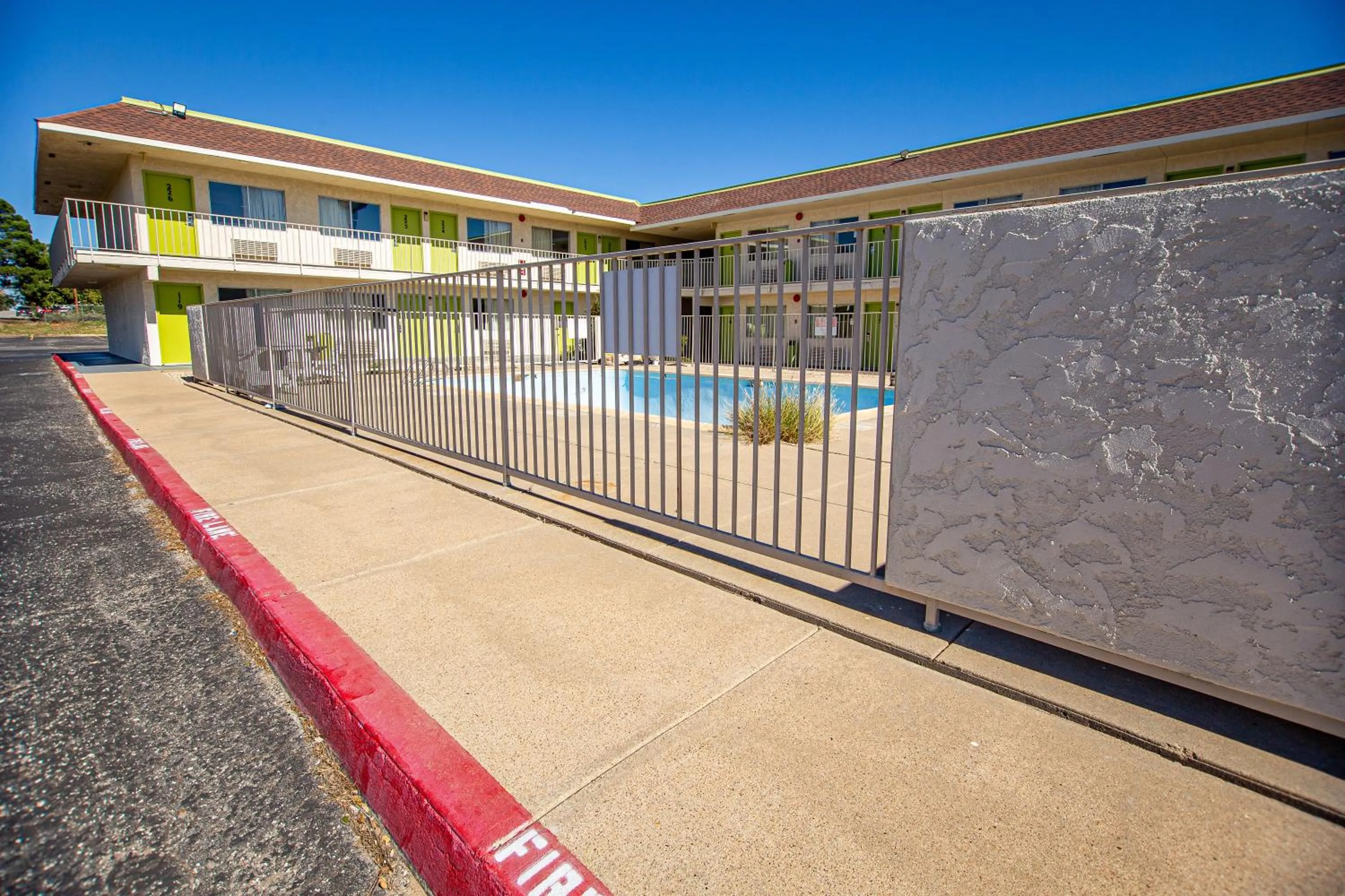 Property building in Marifah Inn Sweetwater