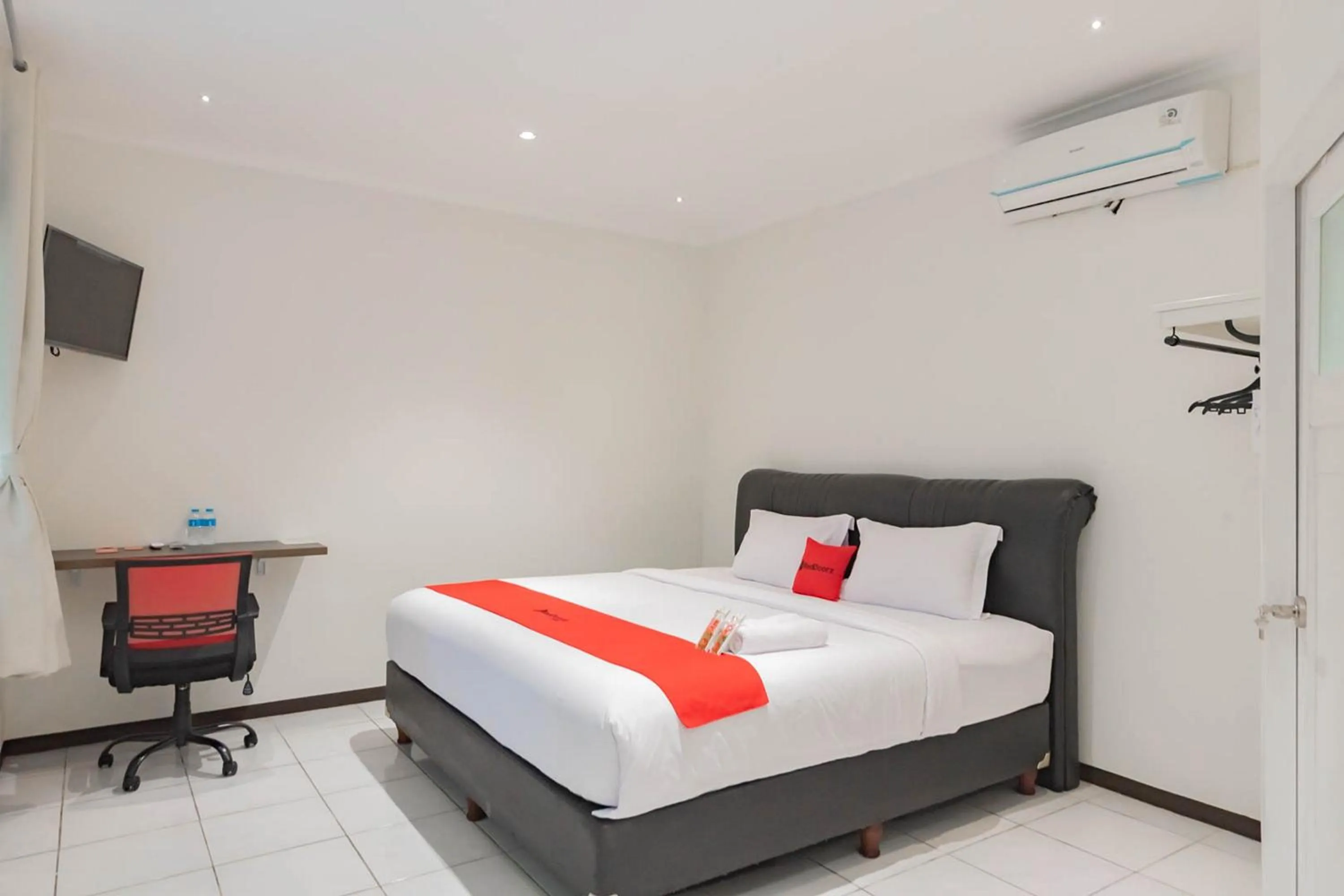 Bed in RedDoorz Plus @ Pakuan Residence Tajur