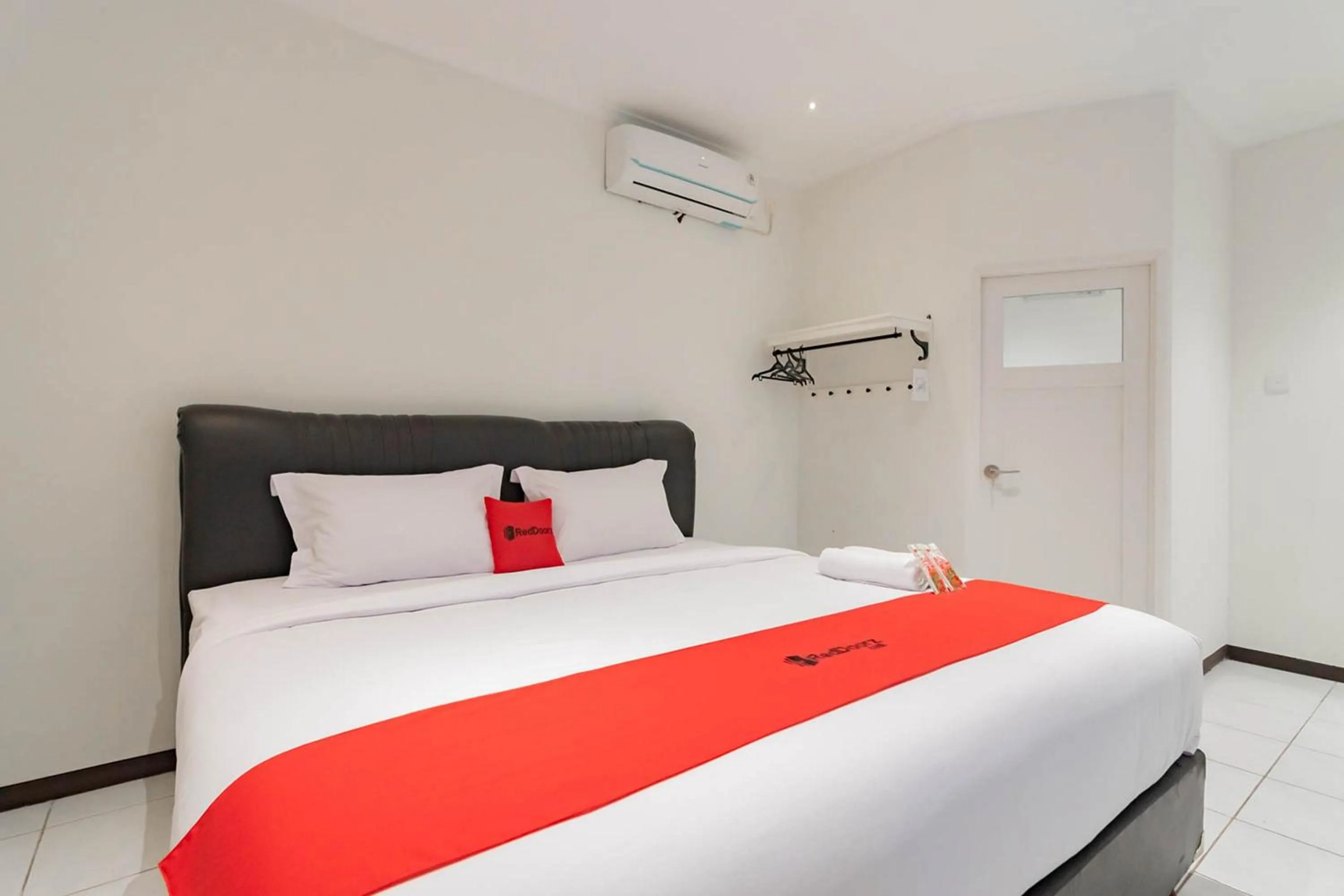 Bed in RedDoorz Plus @ Pakuan Residence Tajur