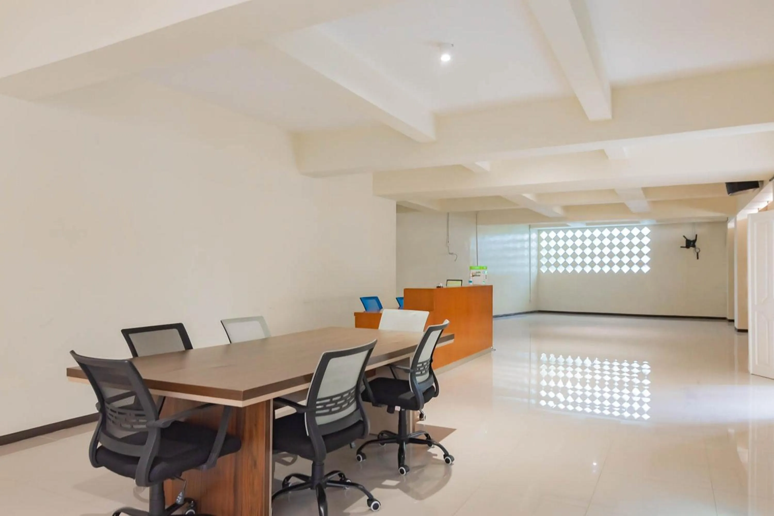 RedDoorz Plus @ Pakuan Residence Tajur