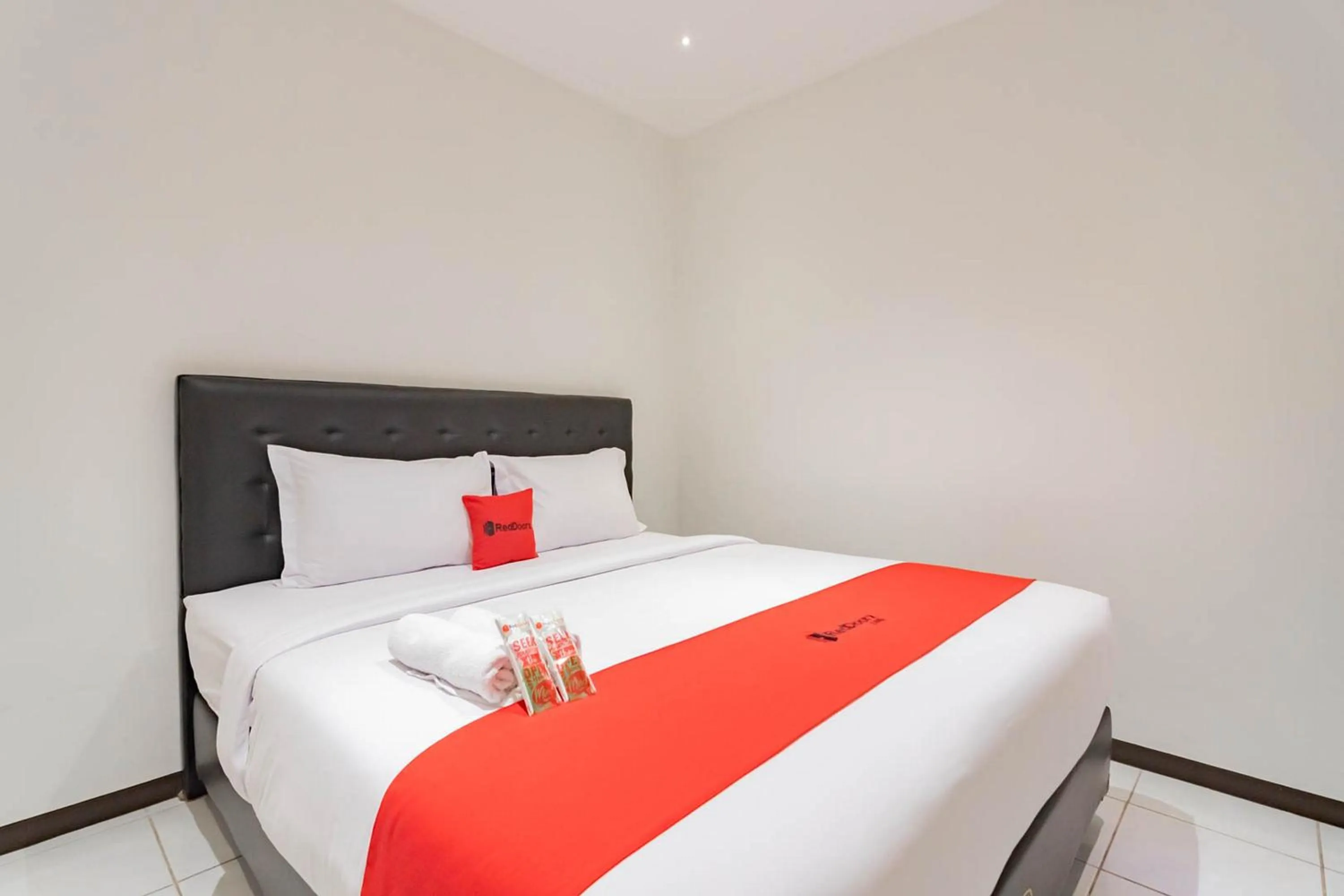 Bed in RedDoorz Plus @ Pakuan Residence Tajur