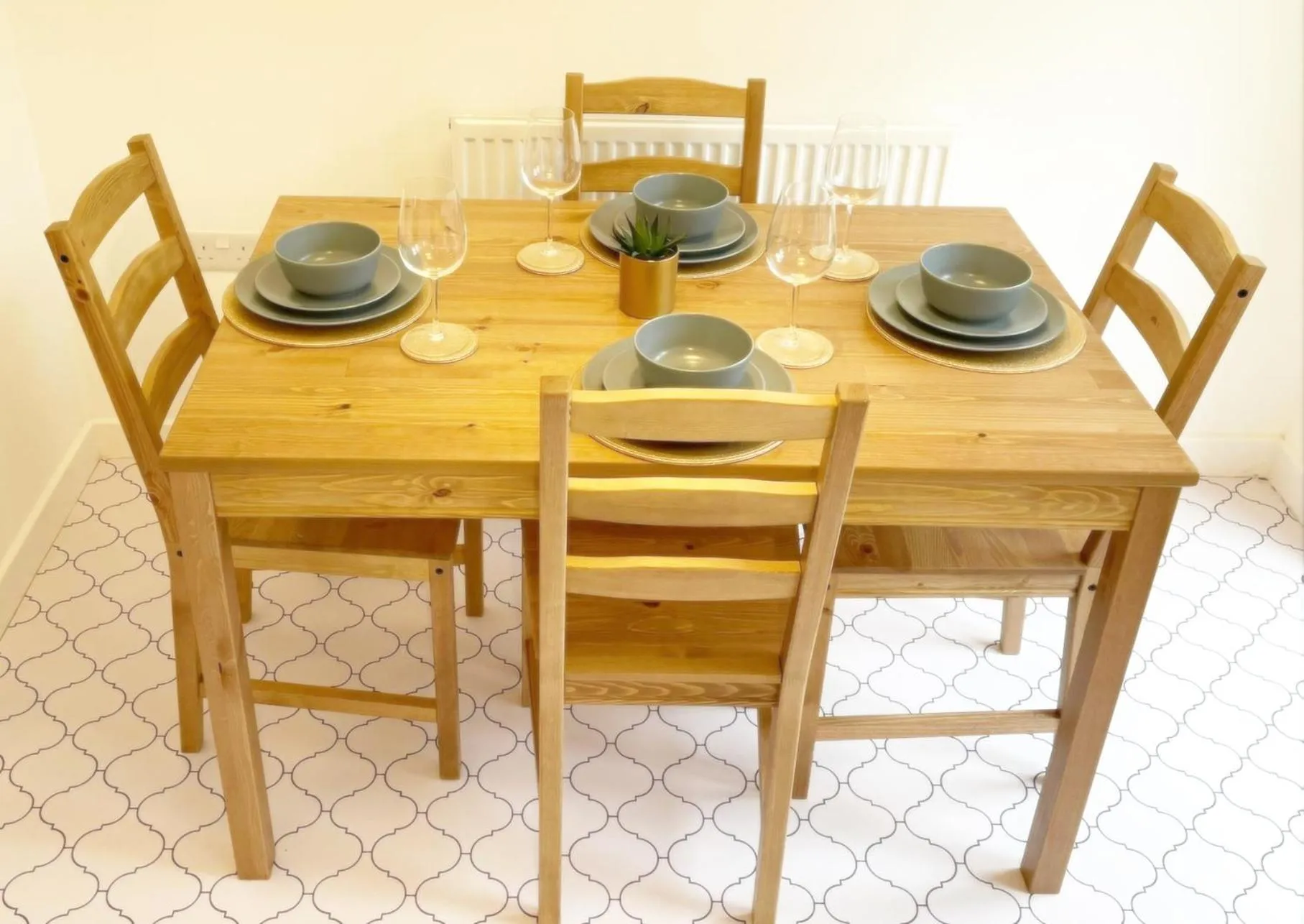 Dining area in Cosy Family Home - Coventry City Centre - Entire House