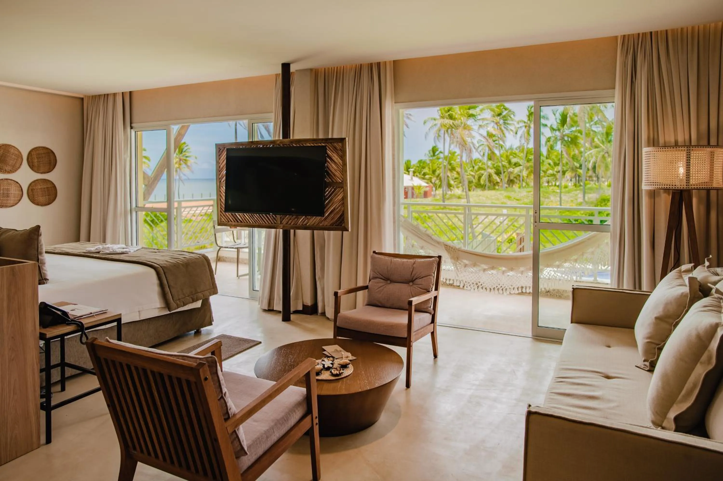 TV and multimedia in Hotel Boutique & Spa Ponta de Inhambupe by Slaviero Hotéis