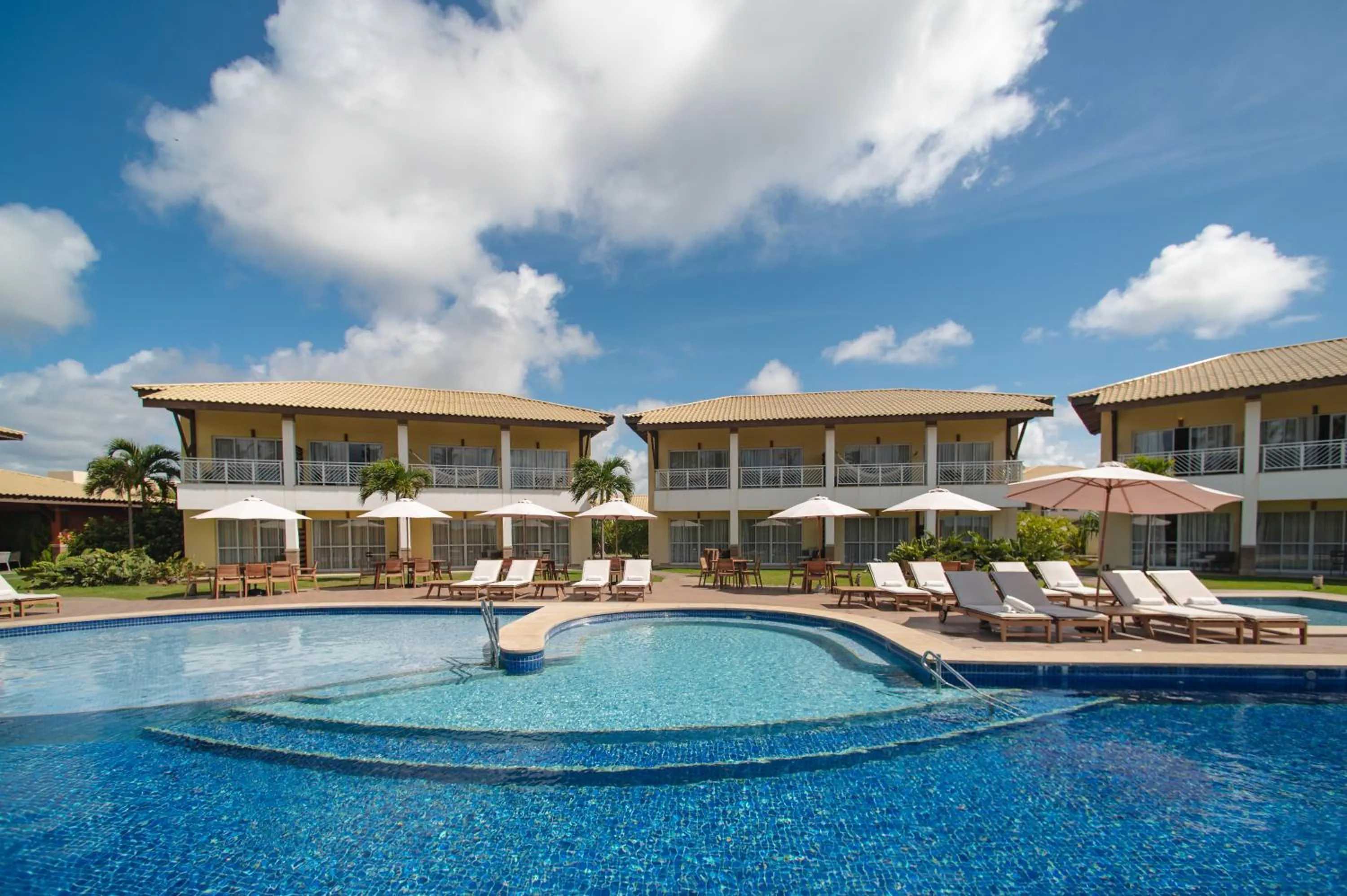 Swimming pool in Hotel Boutique & Spa Ponta de Inhambupe by Slaviero Hotéis