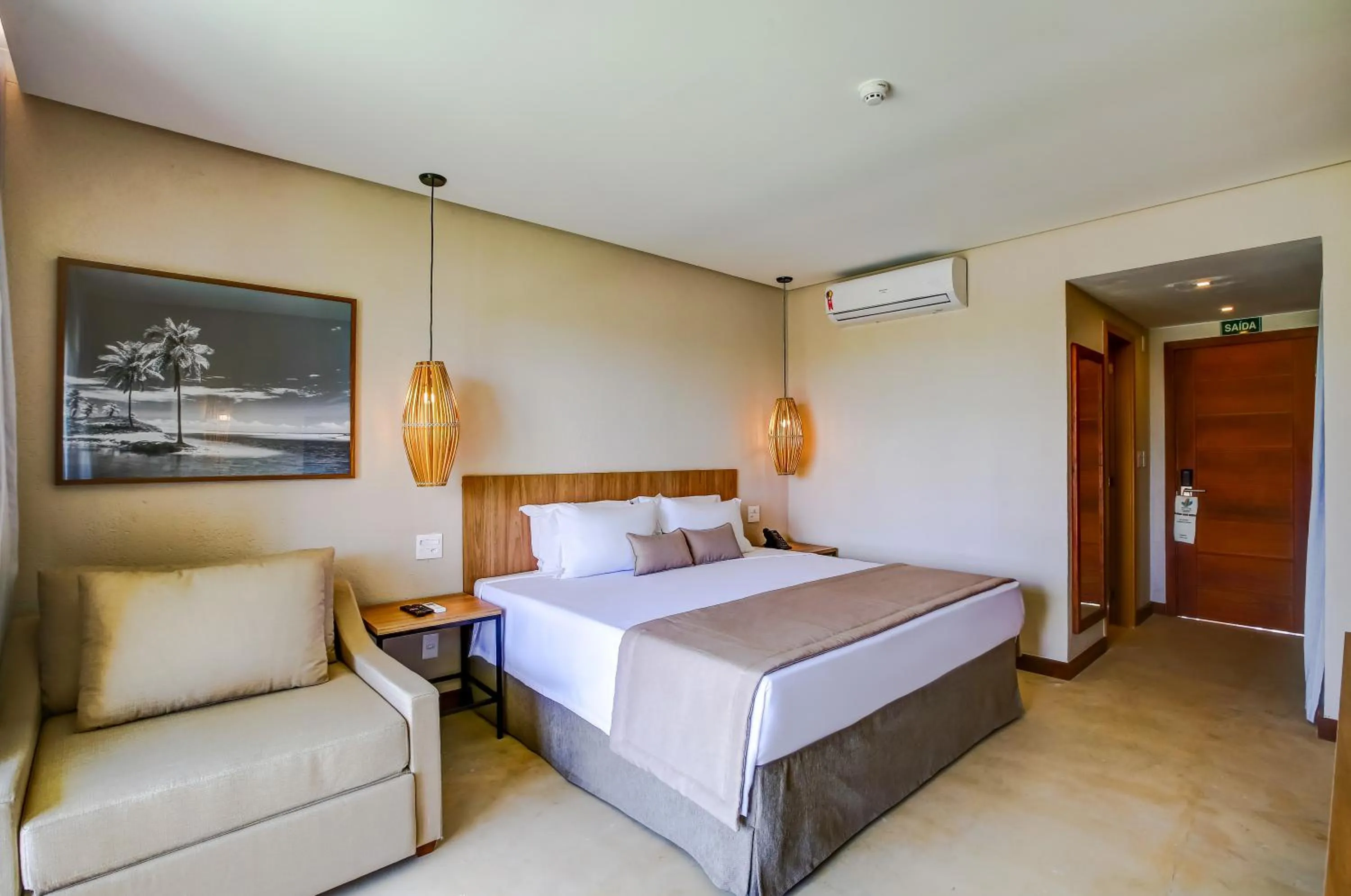 Balcony/Terrace, Bed in Hotel Boutique & Spa Ponta de Inhambupe by Slaviero Hotéis