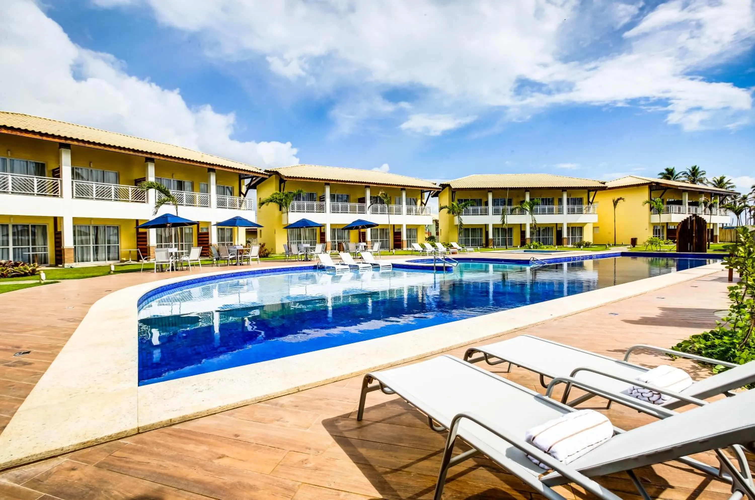 Property building in Hotel Boutique & Spa Ponta de Inhambupe by Slaviero Hotéis