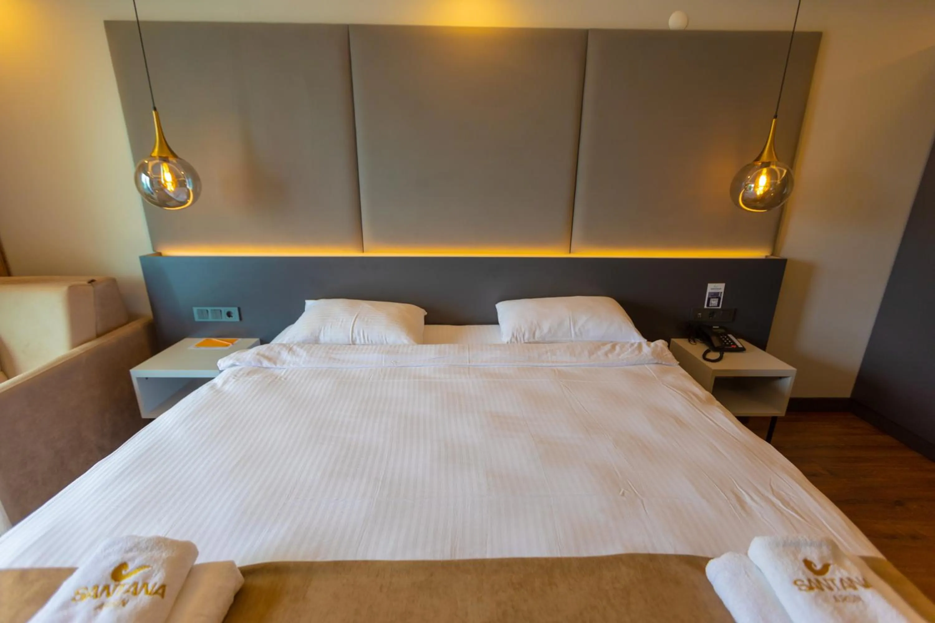 Photo of the whole room, Bed in SANTANA OTEL