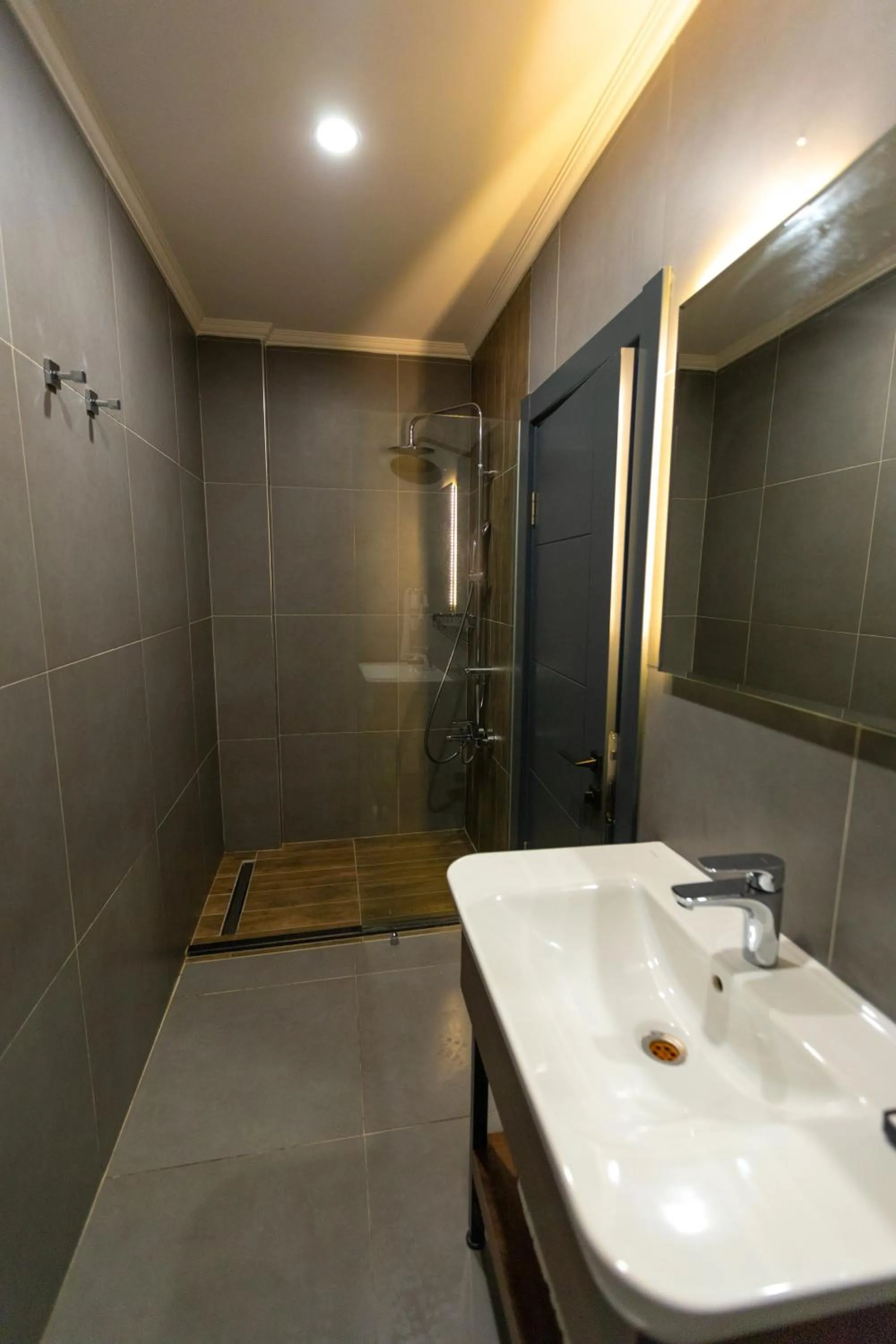 Shower in SANTANA OTEL