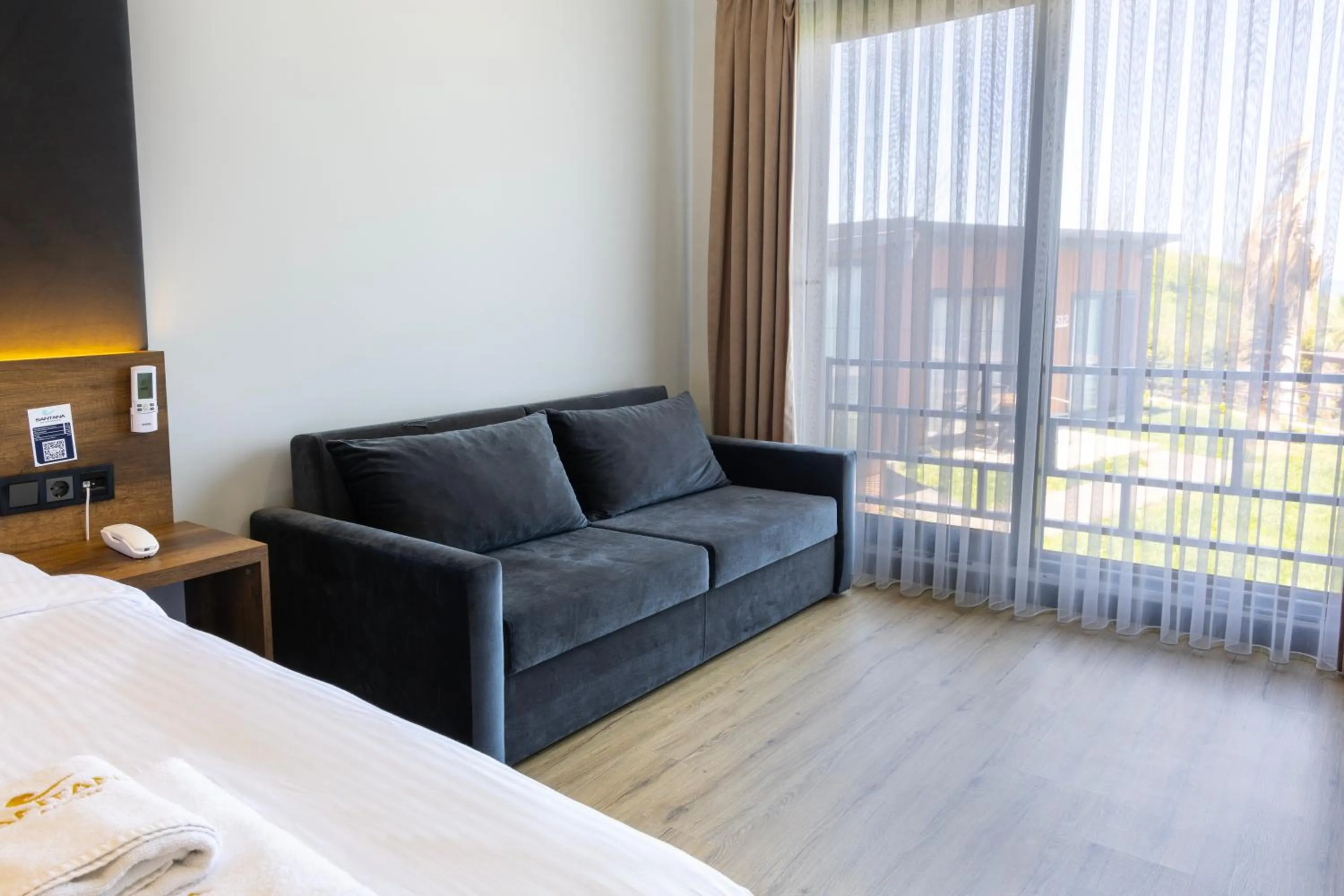 Seating area, Bed in SANTANA OTEL