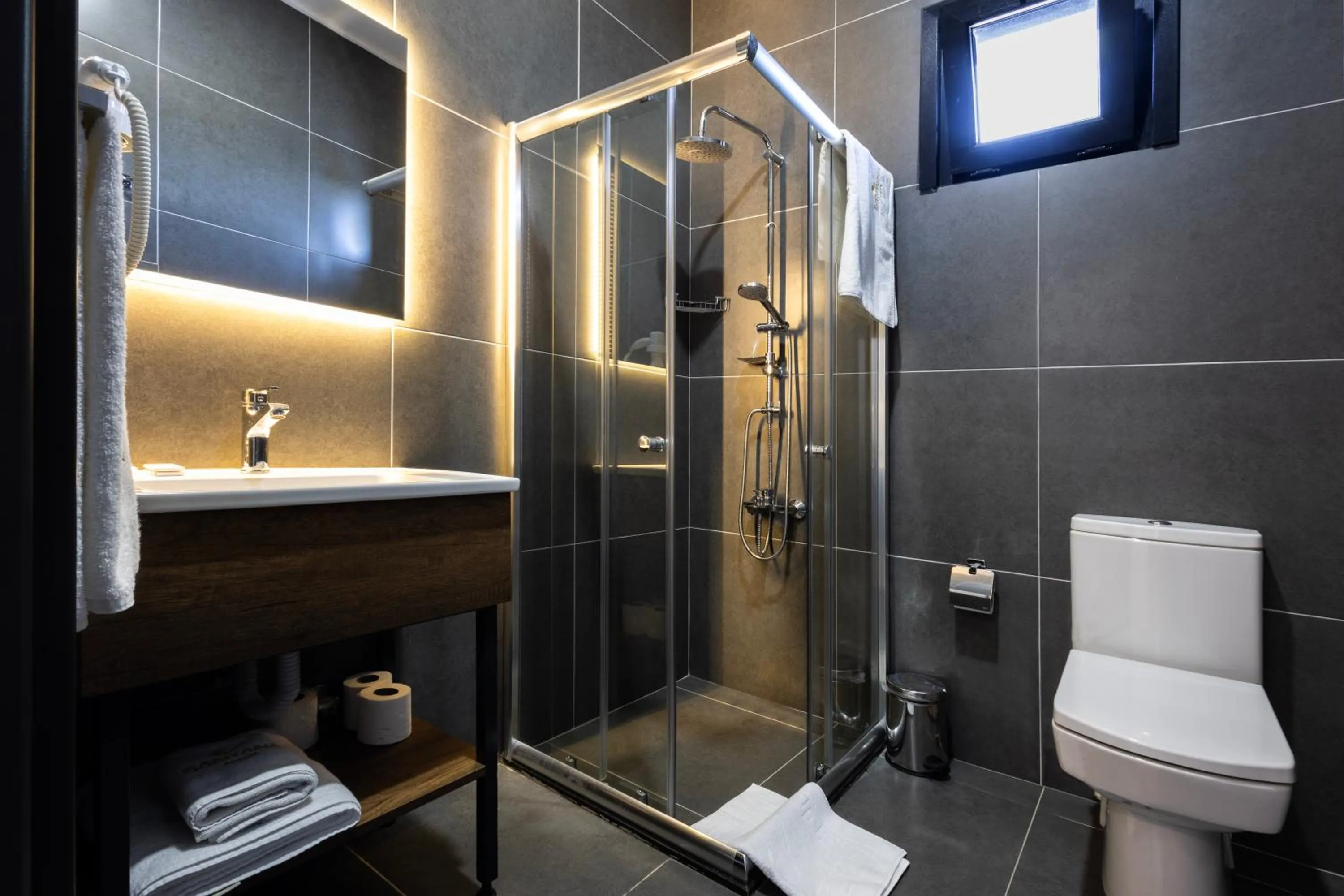 Shower in SANTANA OTEL