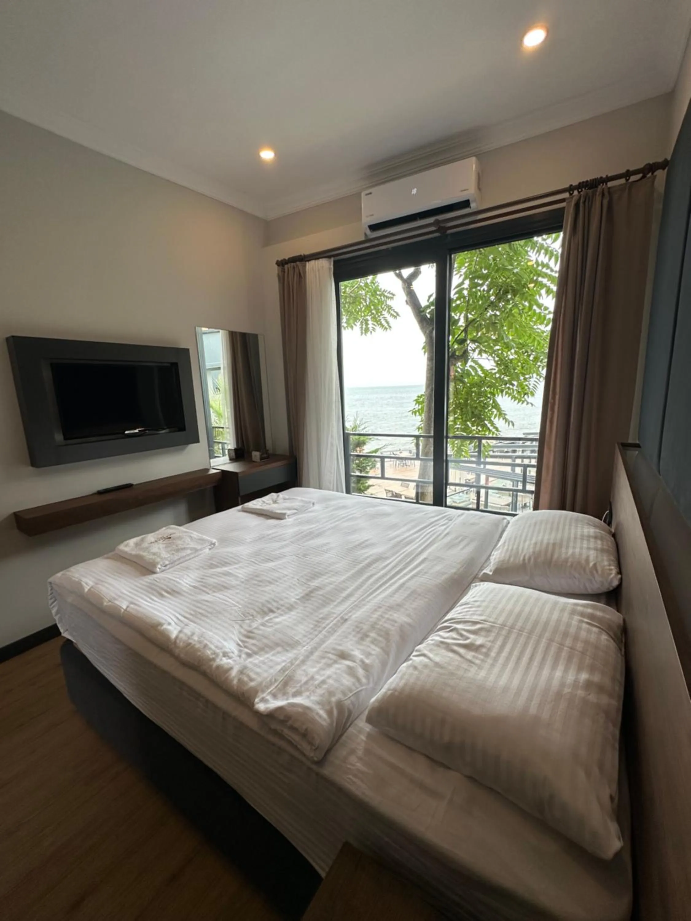 TV and multimedia, Bed in SANTANA OTEL