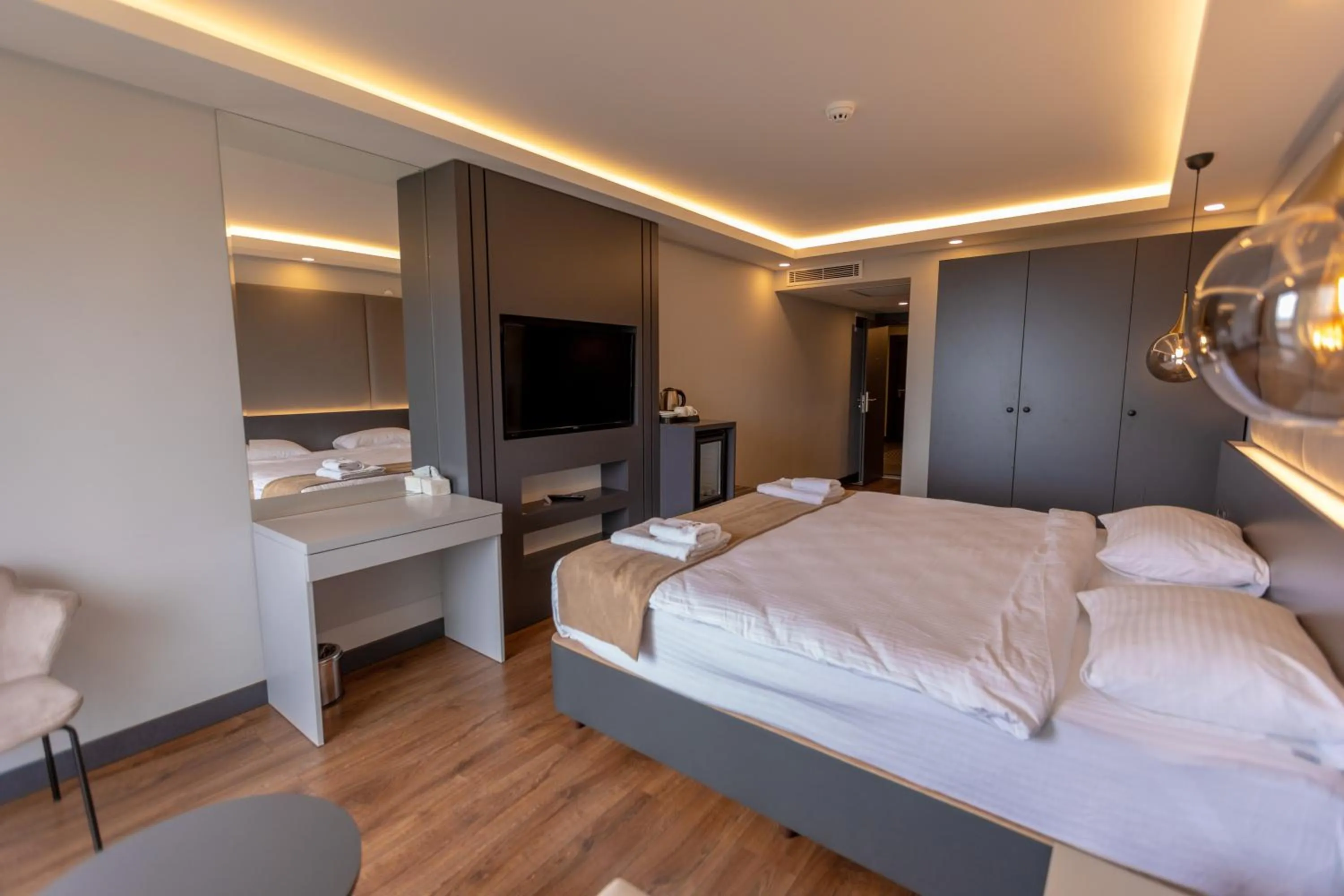 Photo of the whole room, Bed in SANTANA OTEL