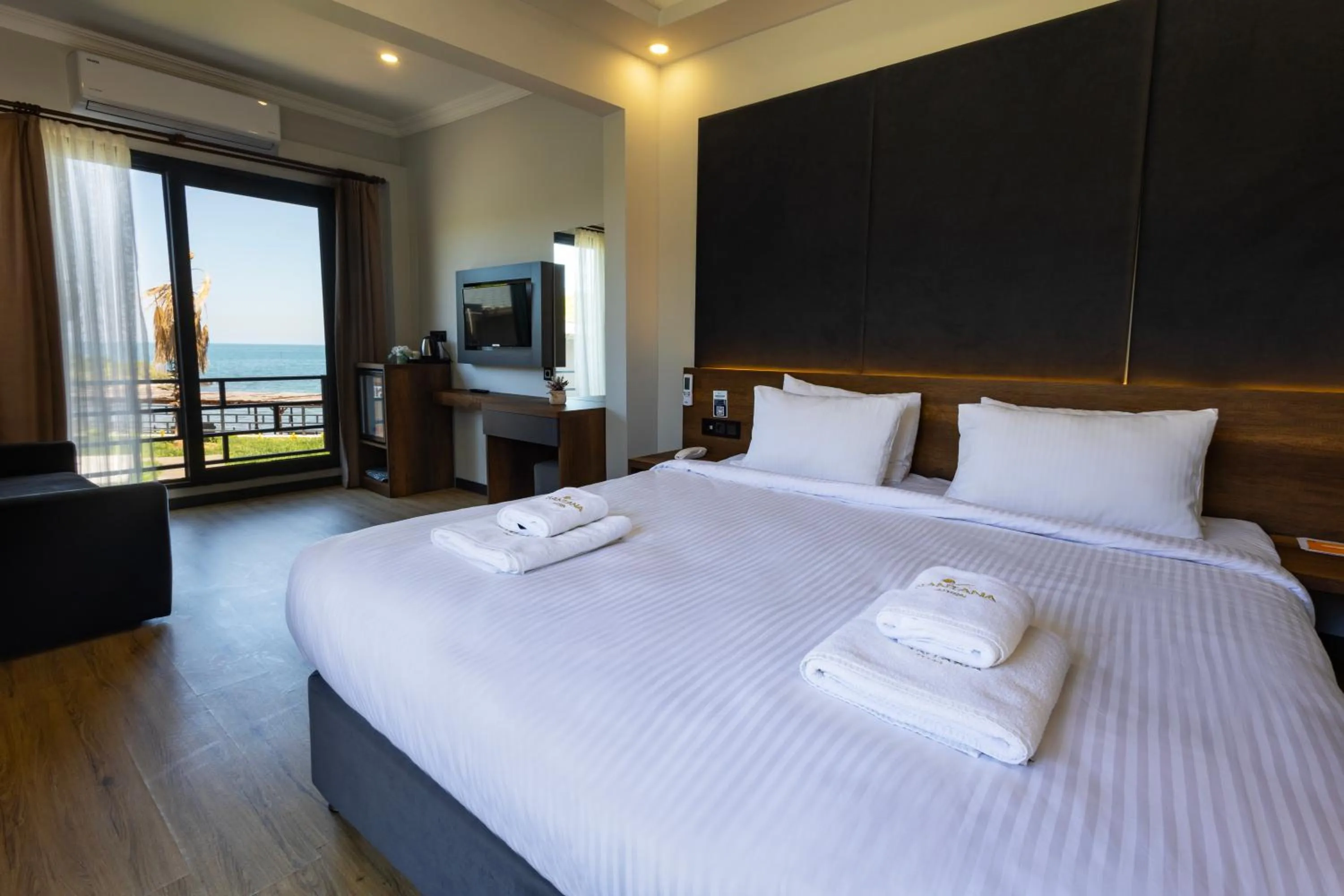 Photo of the whole room, Bed in SANTANA OTEL