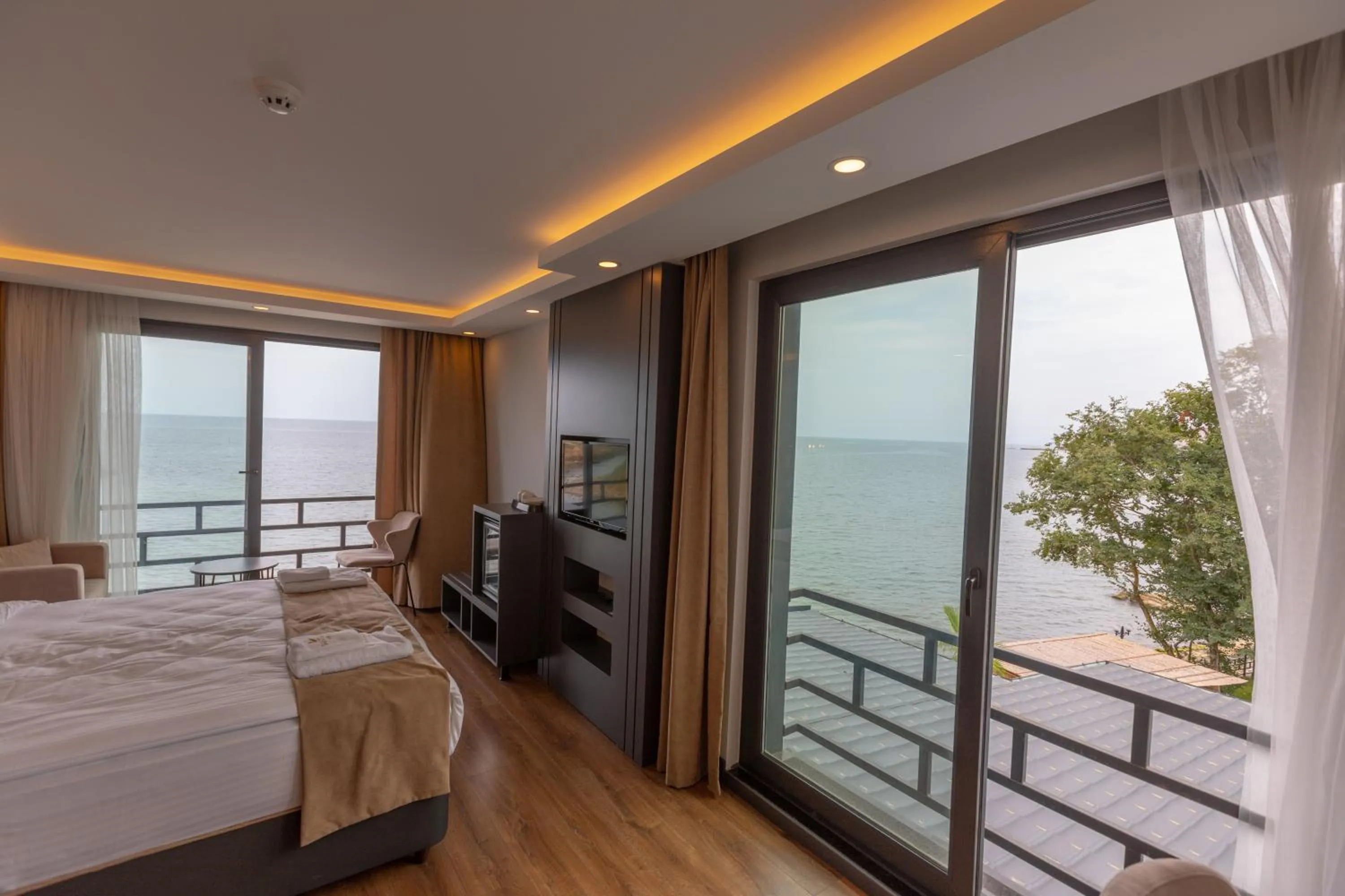 Photo of the whole room, Bed in SANTANA OTEL