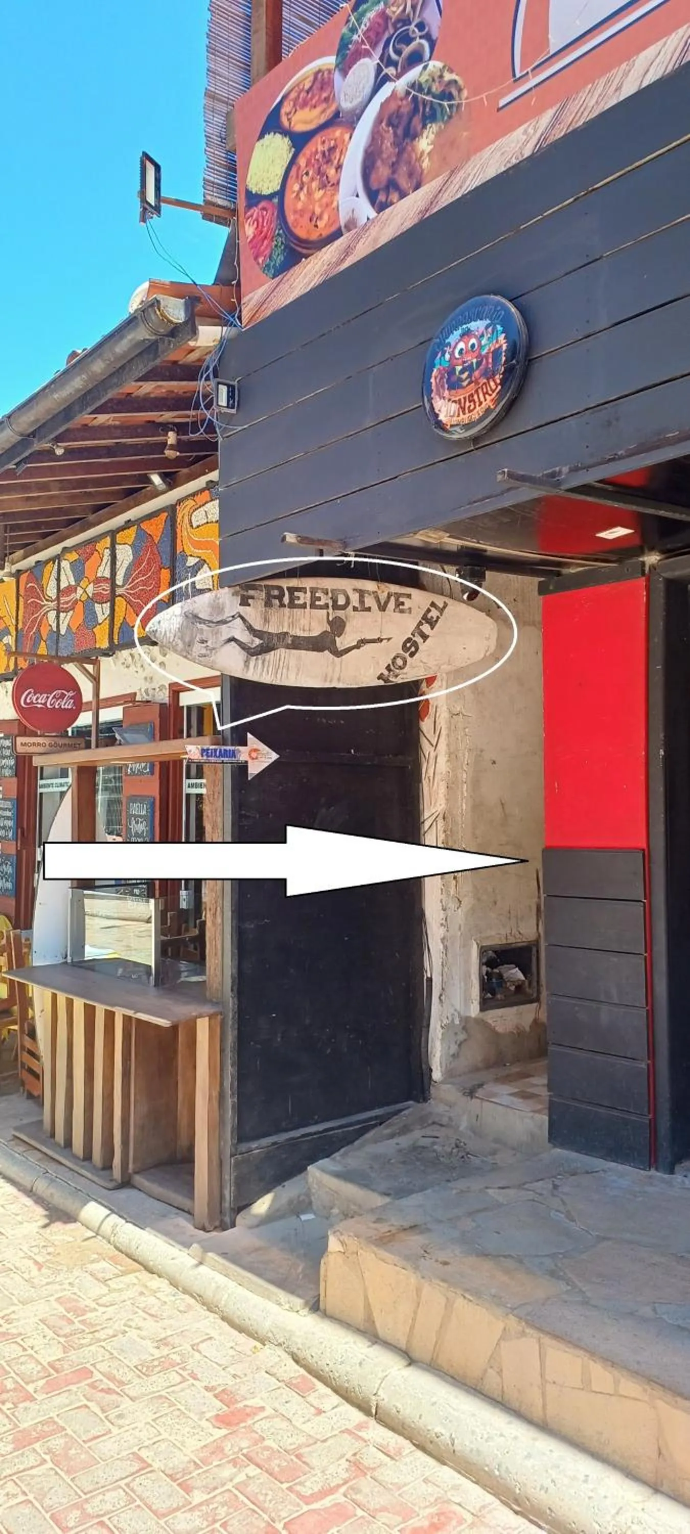 Property building in Kitnet Perto da Primeira Praia