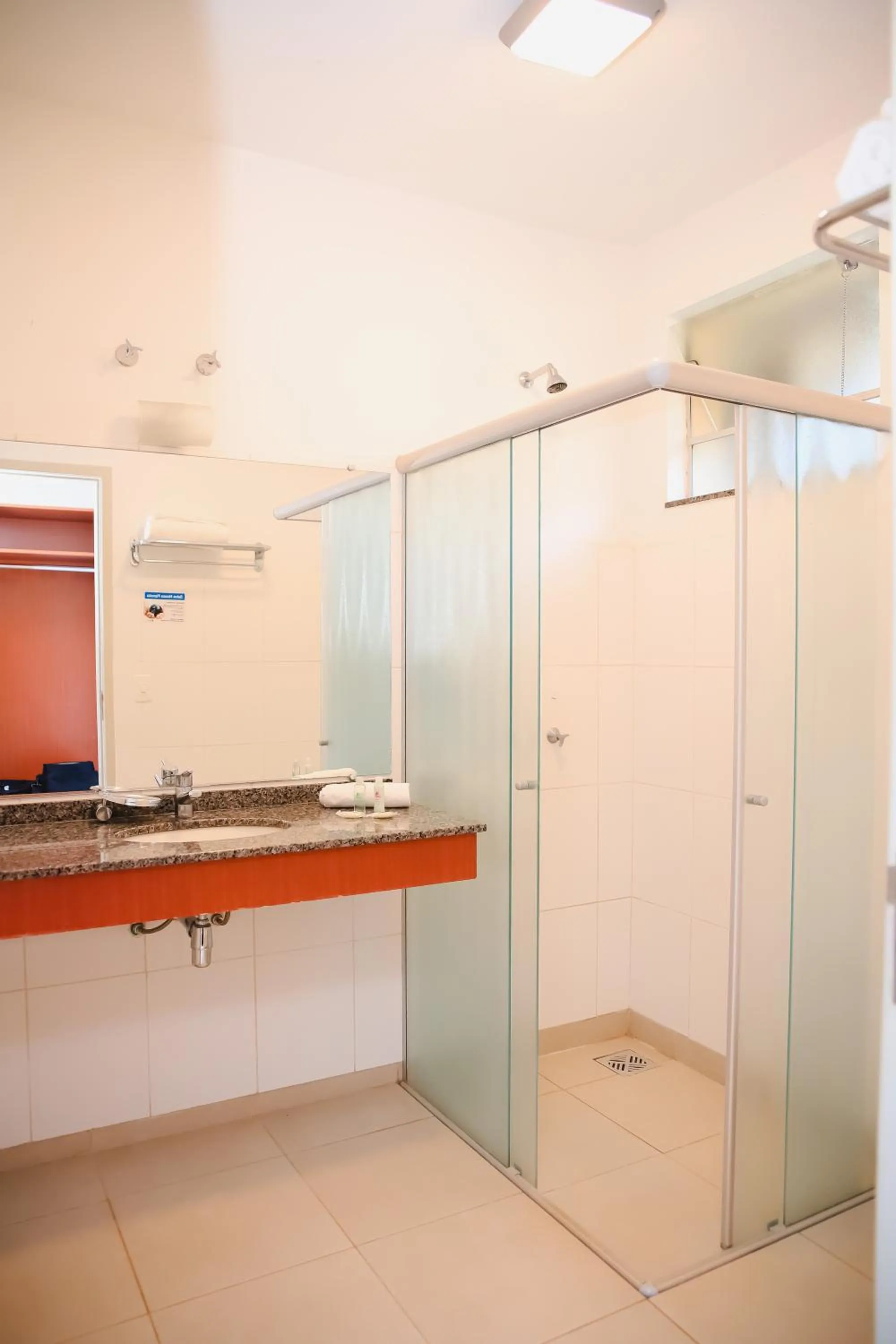 Shower in Hotel Água Das Araras