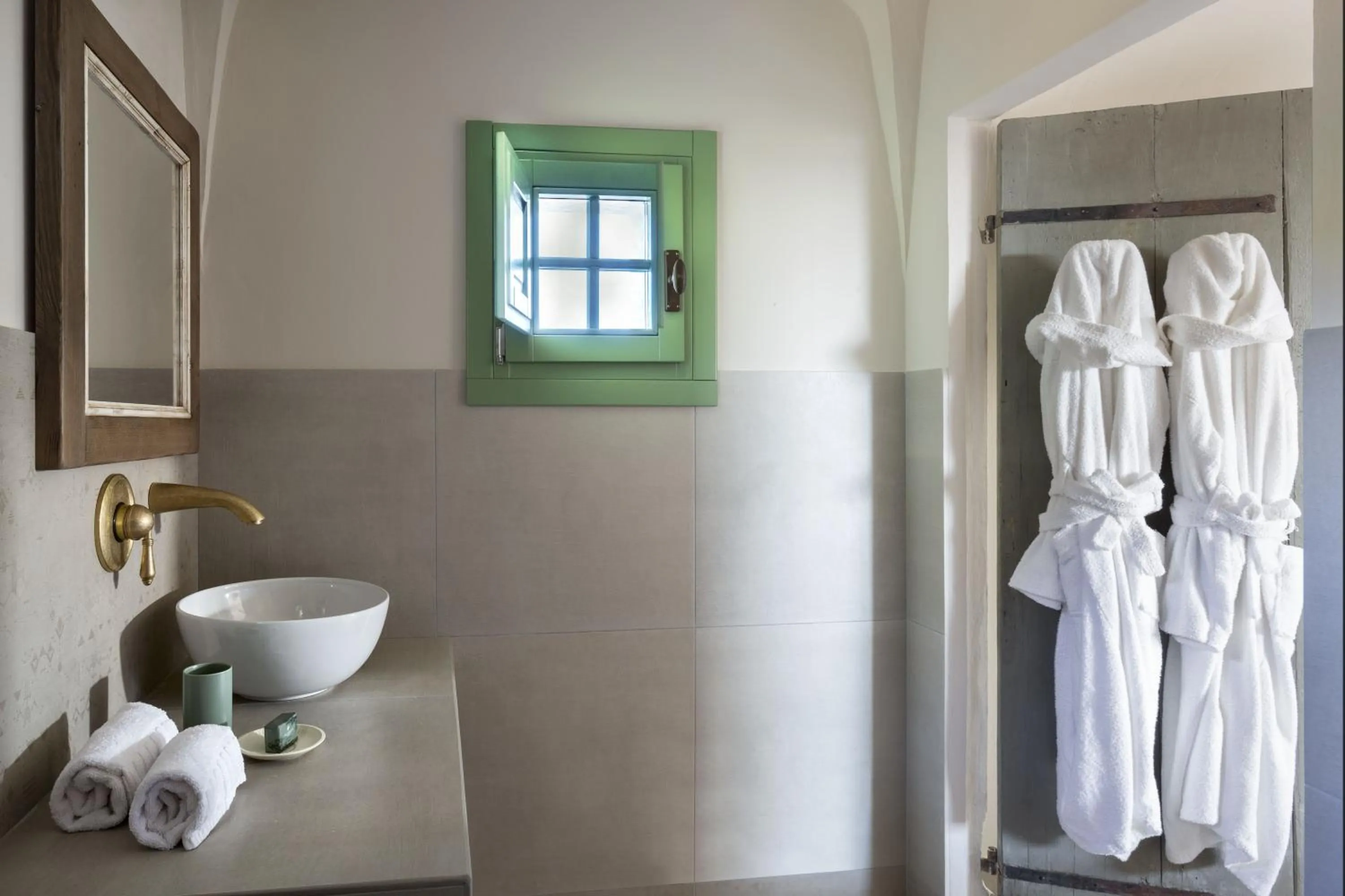 Shower in Gallicantu Stazzo Retreat
