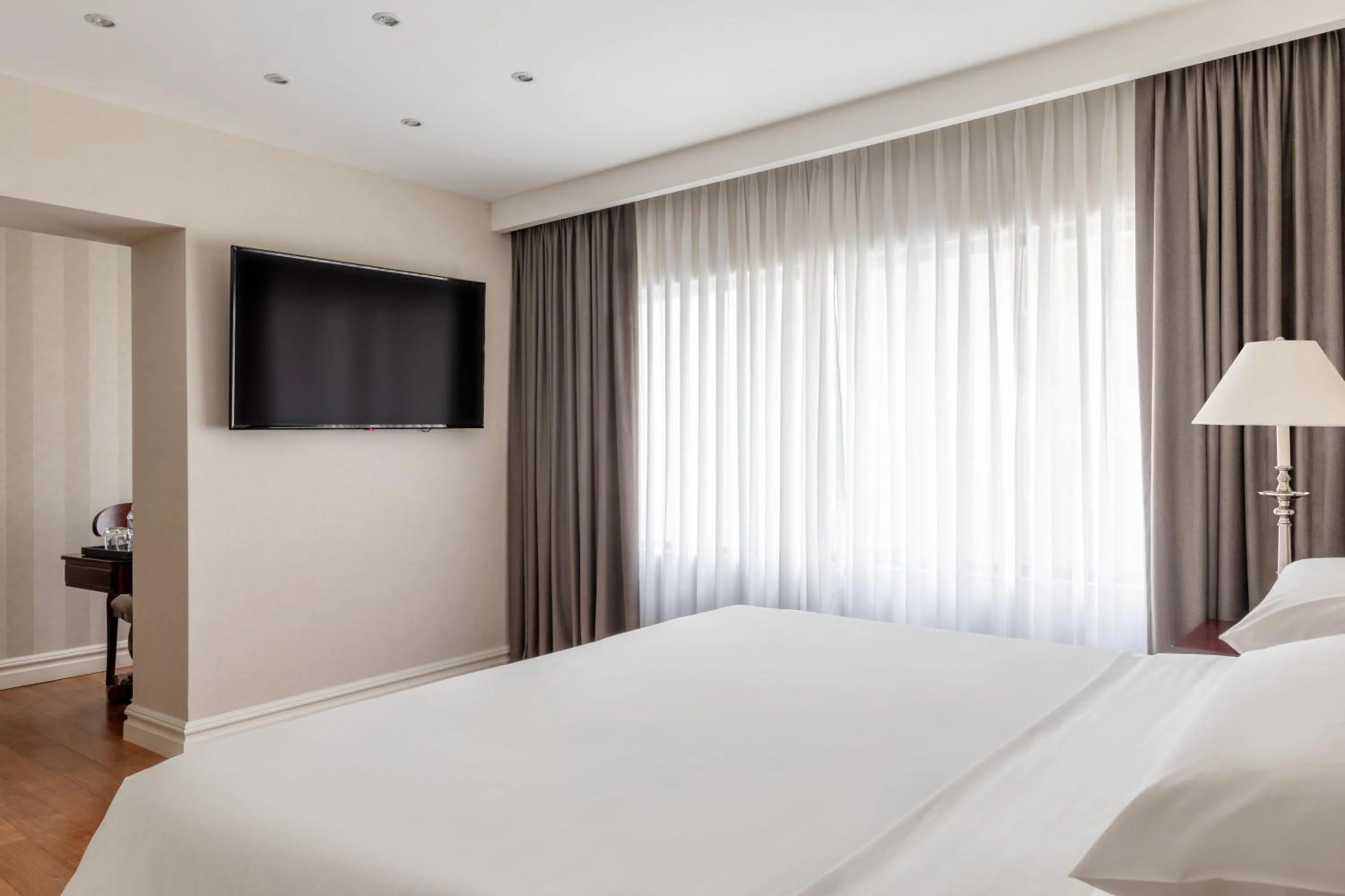 Photo of the whole room, Bed in Marriott Buenos Aires Downtown
