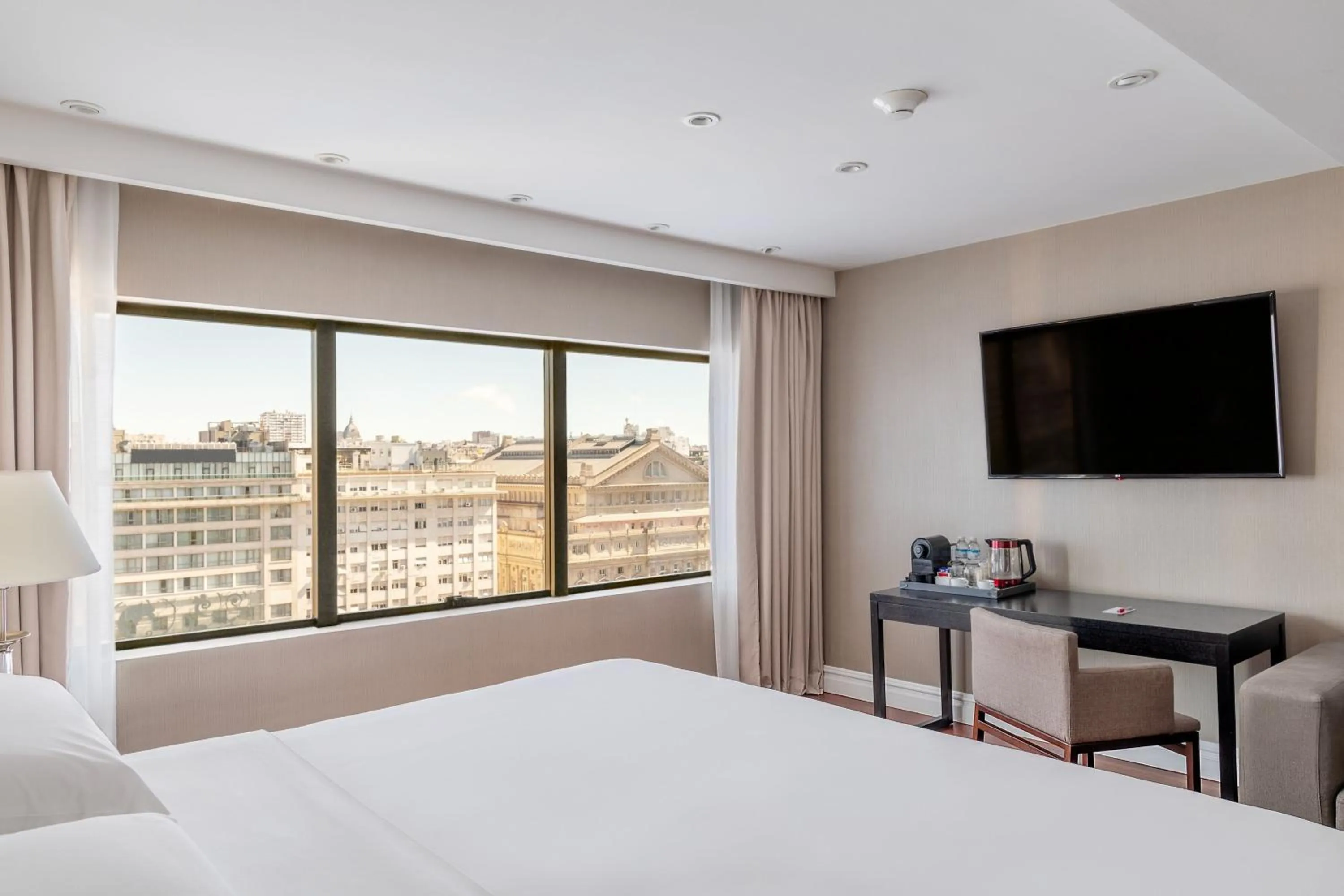 Photo of the whole room, Bed in Marriott Buenos Aires Downtown