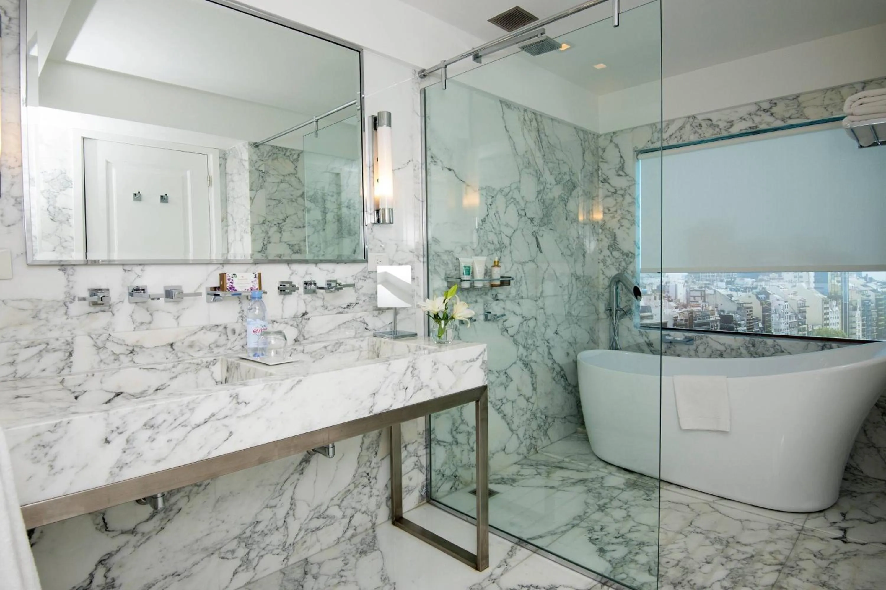 Photo of the whole room in Marriott Buenos Aires Downtown