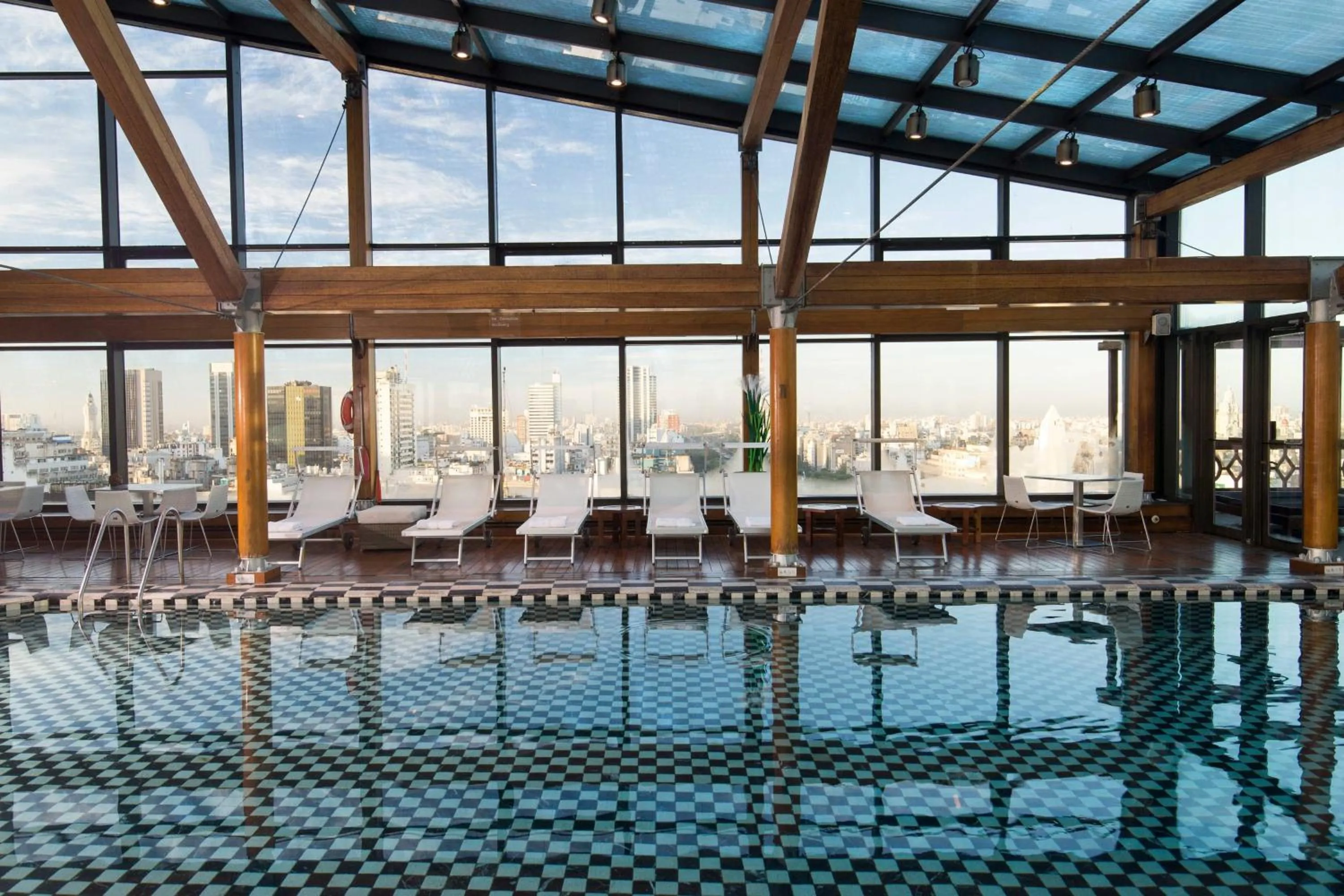 Swimming pool in Marriott Buenos Aires Downtown