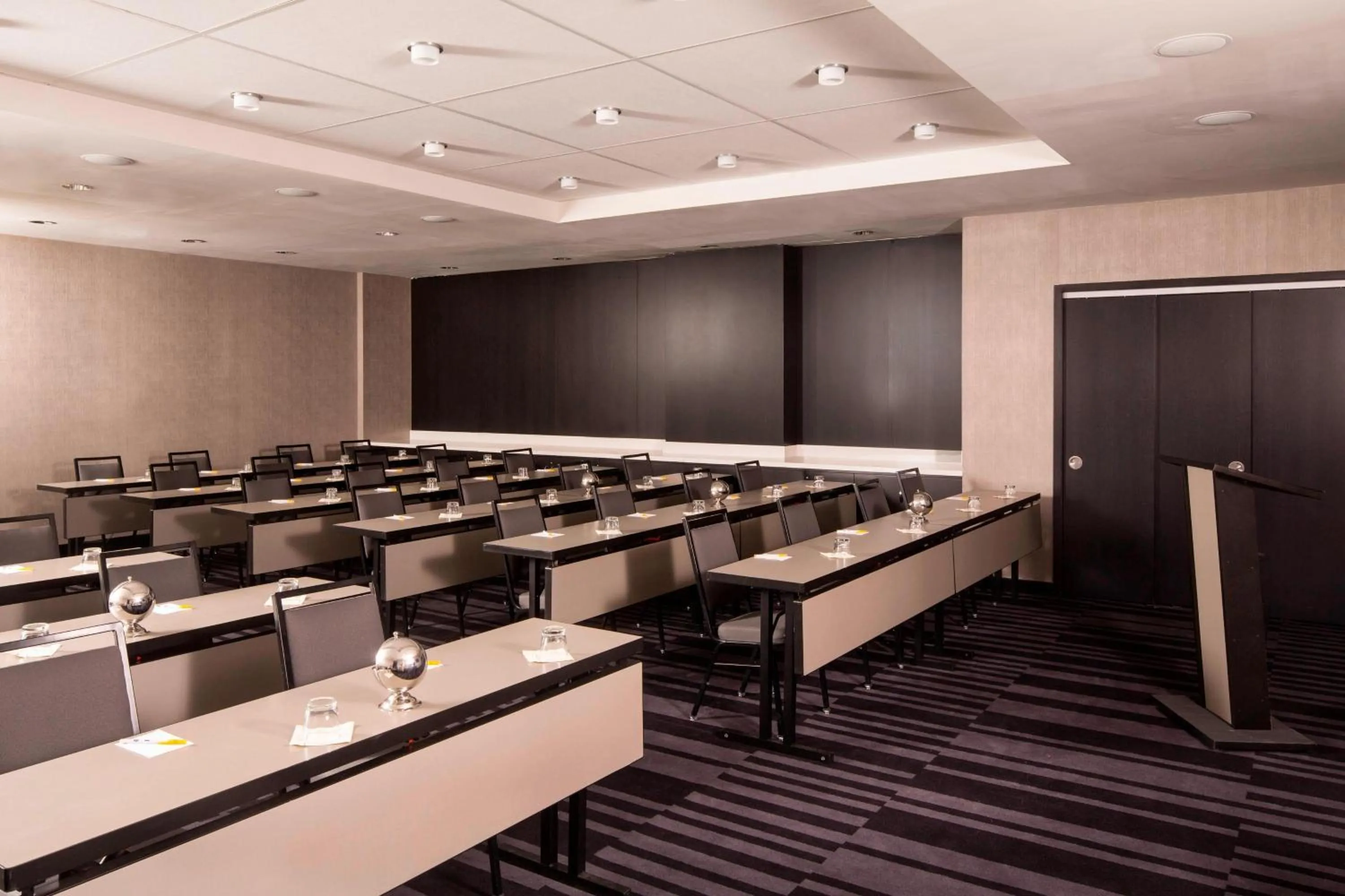 Meeting/conference room in Courtyard by Marriott New York Manhattan/Central Park