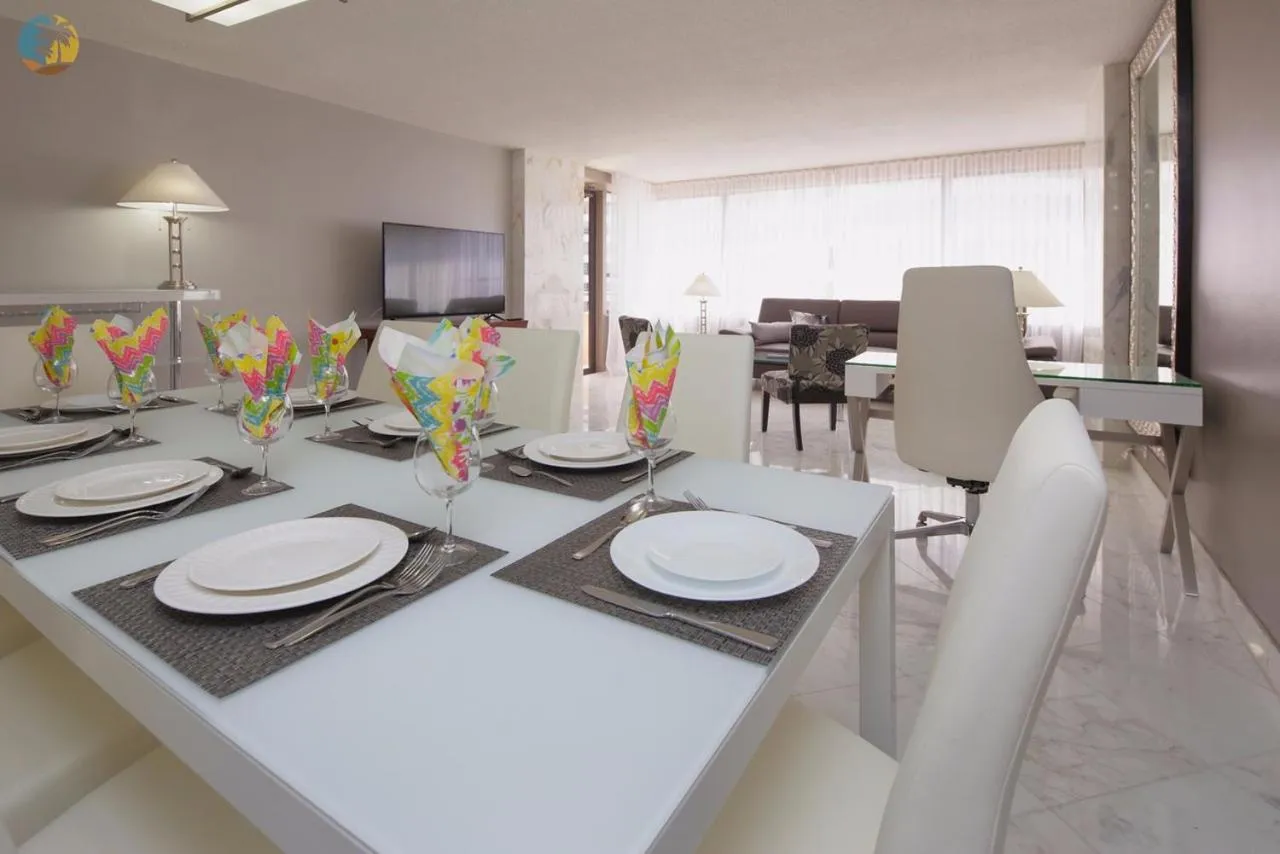 Deluxe Beach Resort - HORA RENTALS