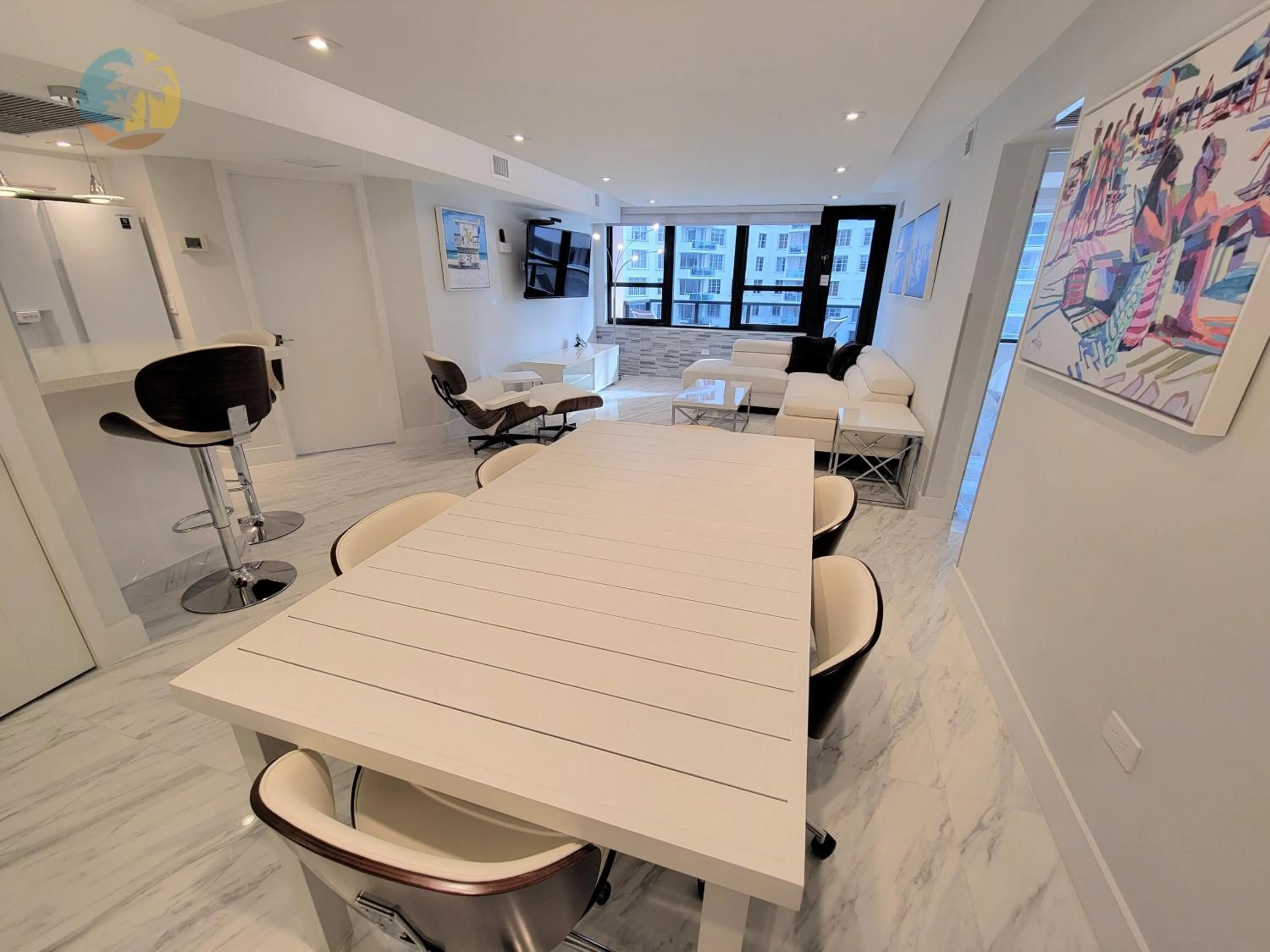 Deluxe Beach Resort - HORA RENTALS