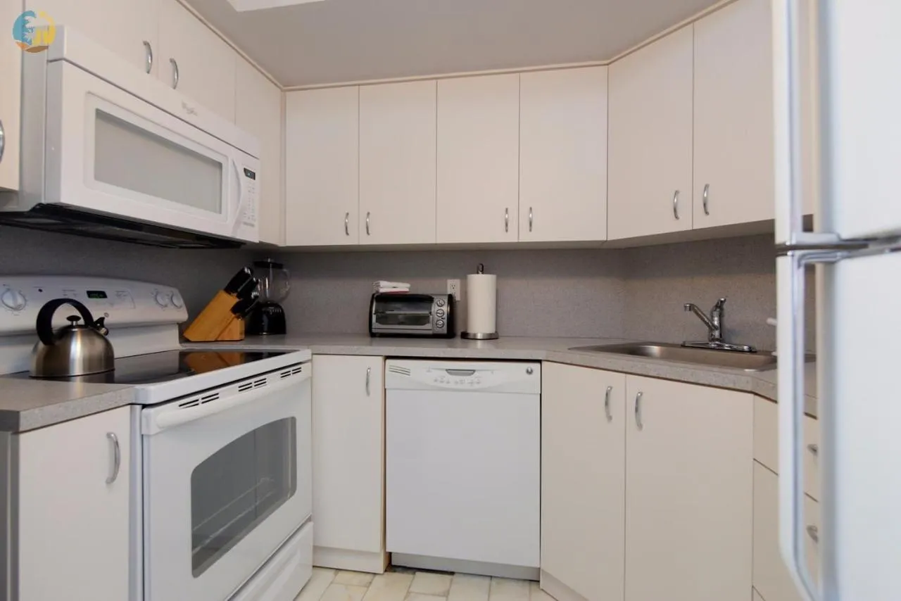 Deluxe Beach Resort - HORA RENTALS