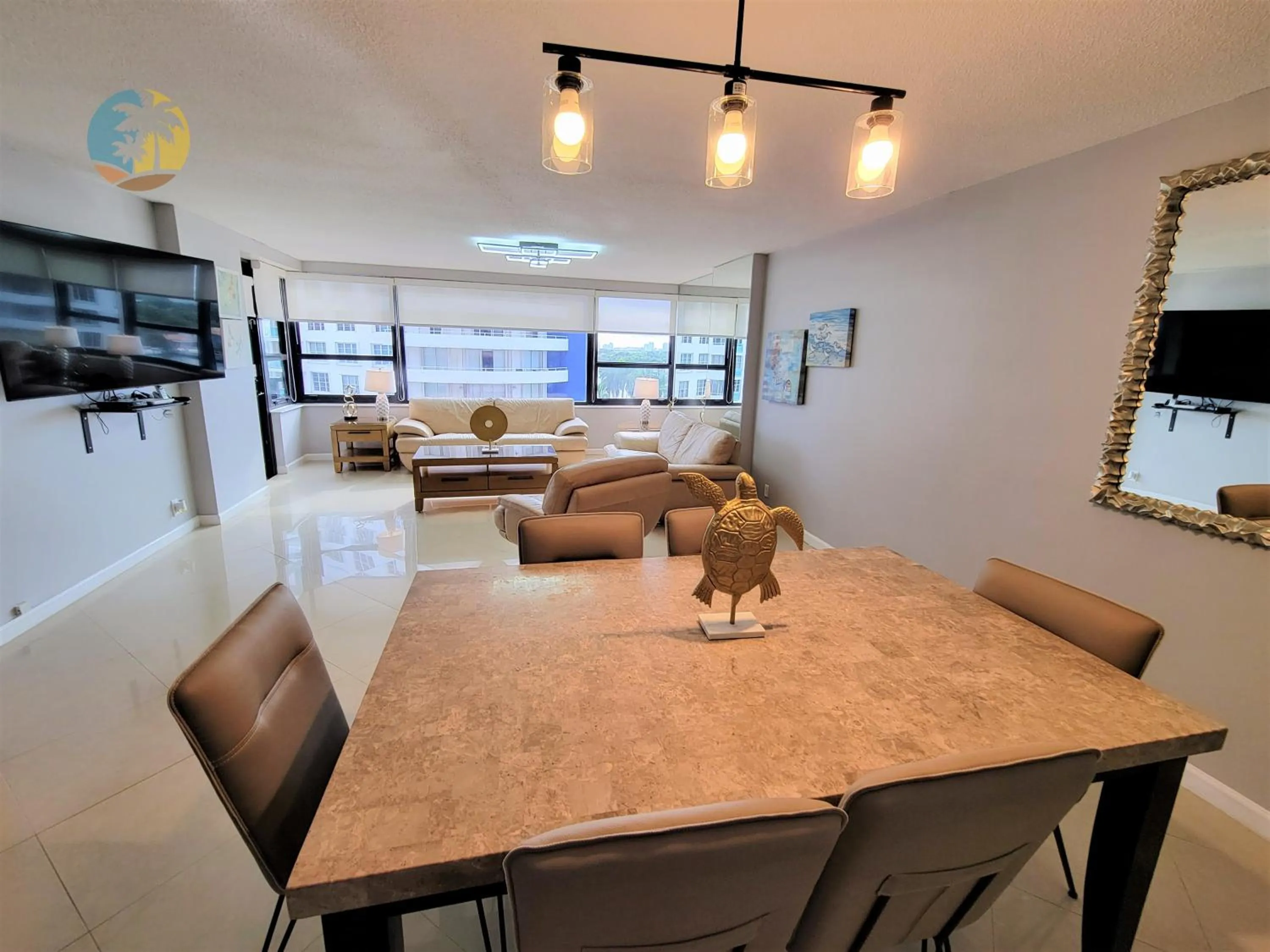 Deluxe Beach Resort - HORA RENTALS