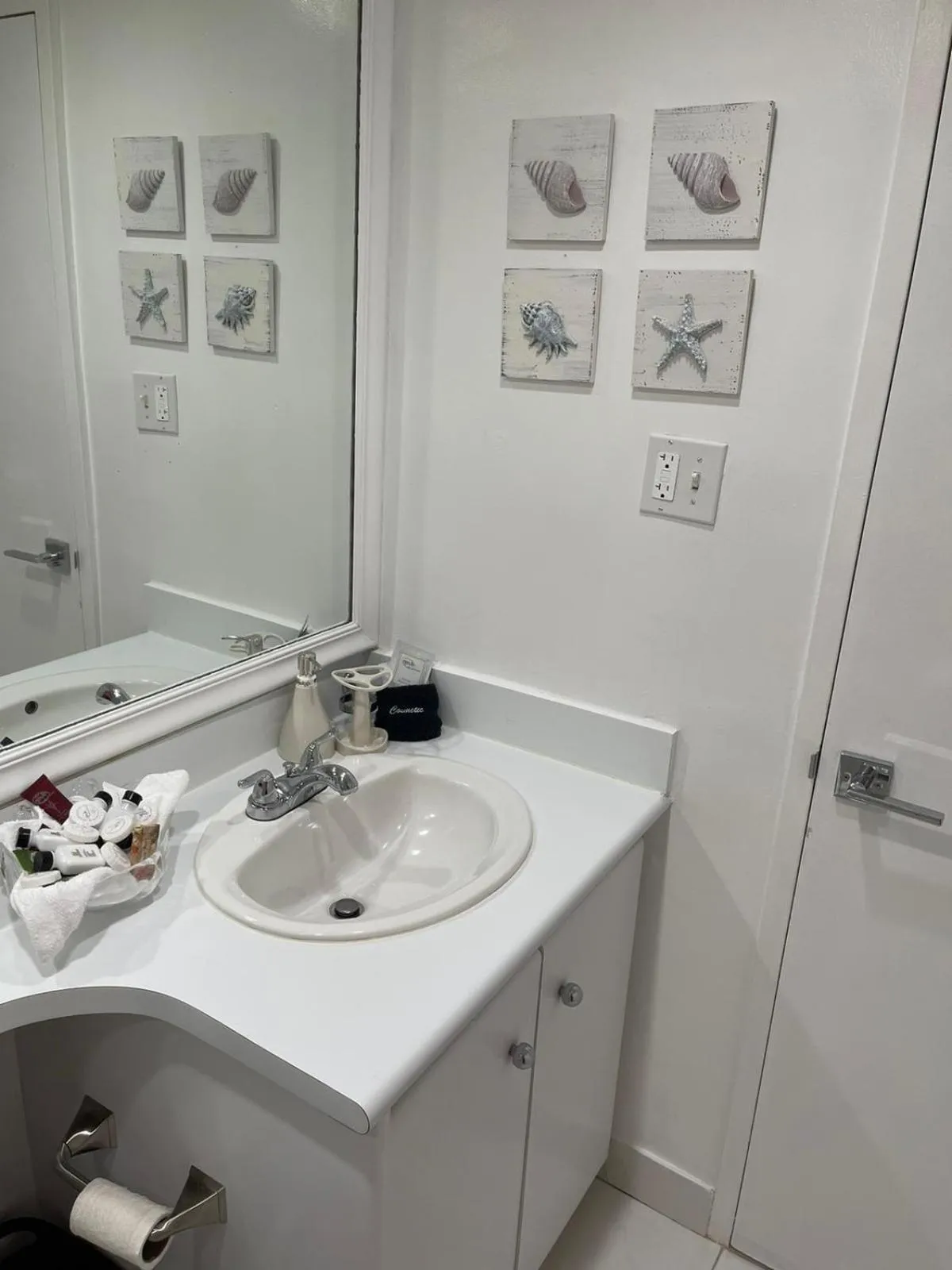 Deluxe Beach Resort - HORA RENTALS