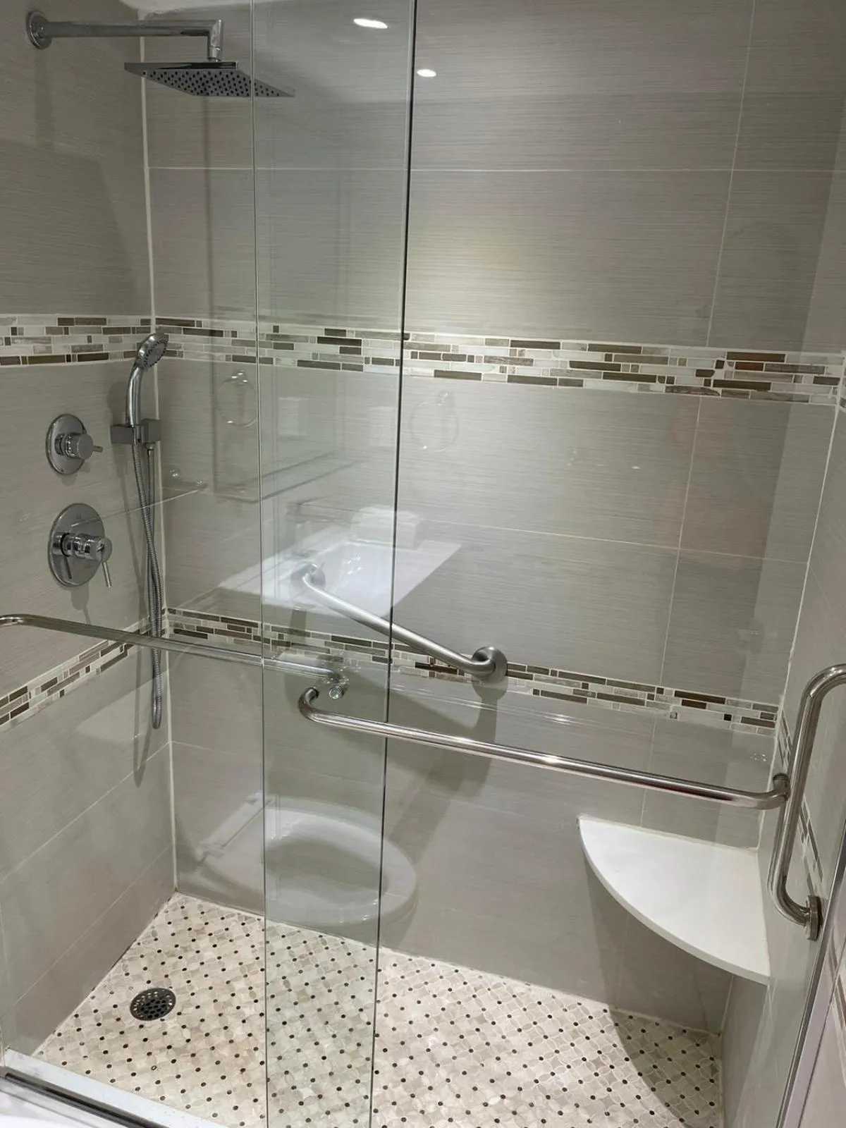 Deluxe Beach Resort - HORA RENTALS