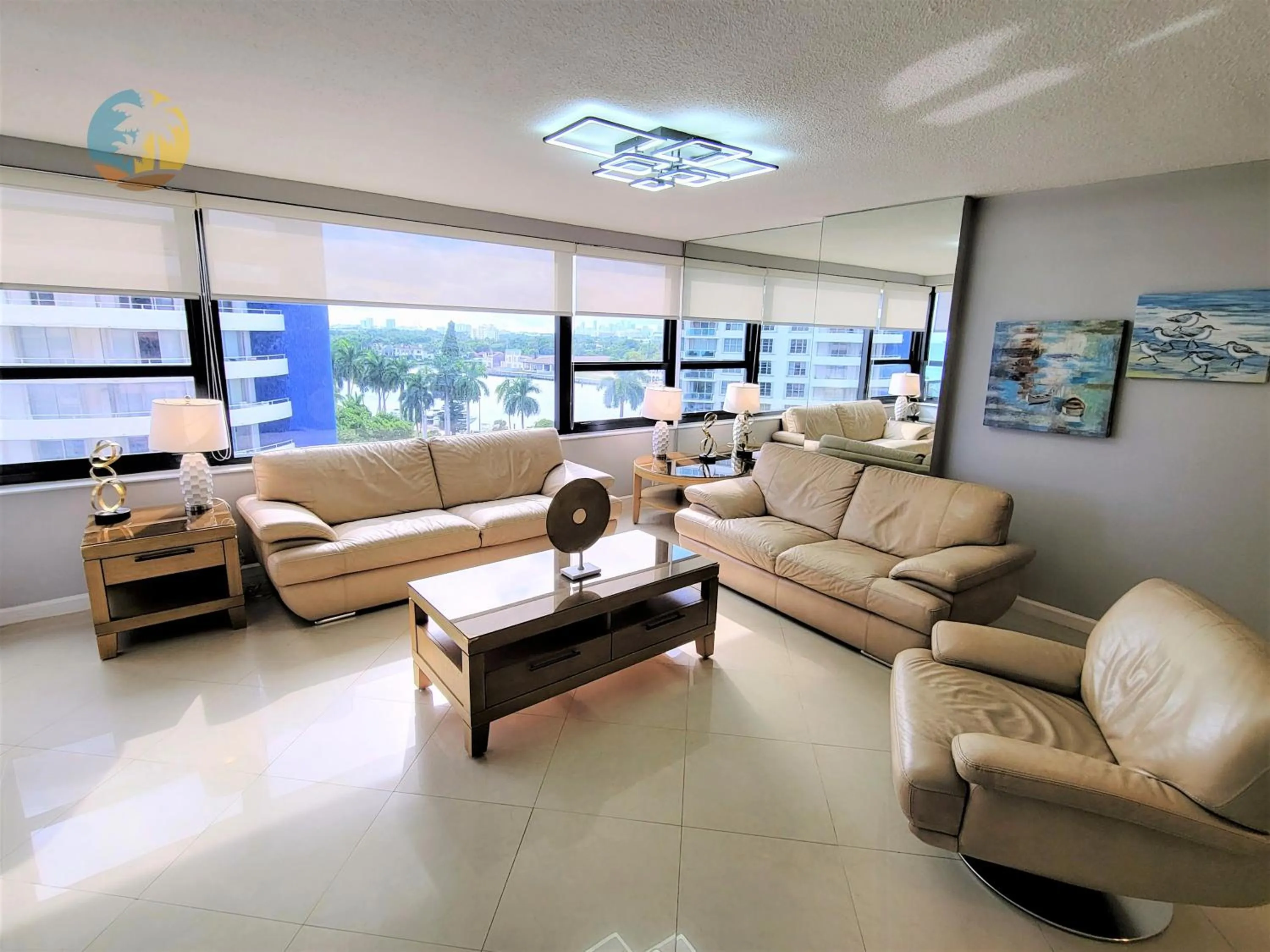 Deluxe Beach Resort - HORA RENTALS