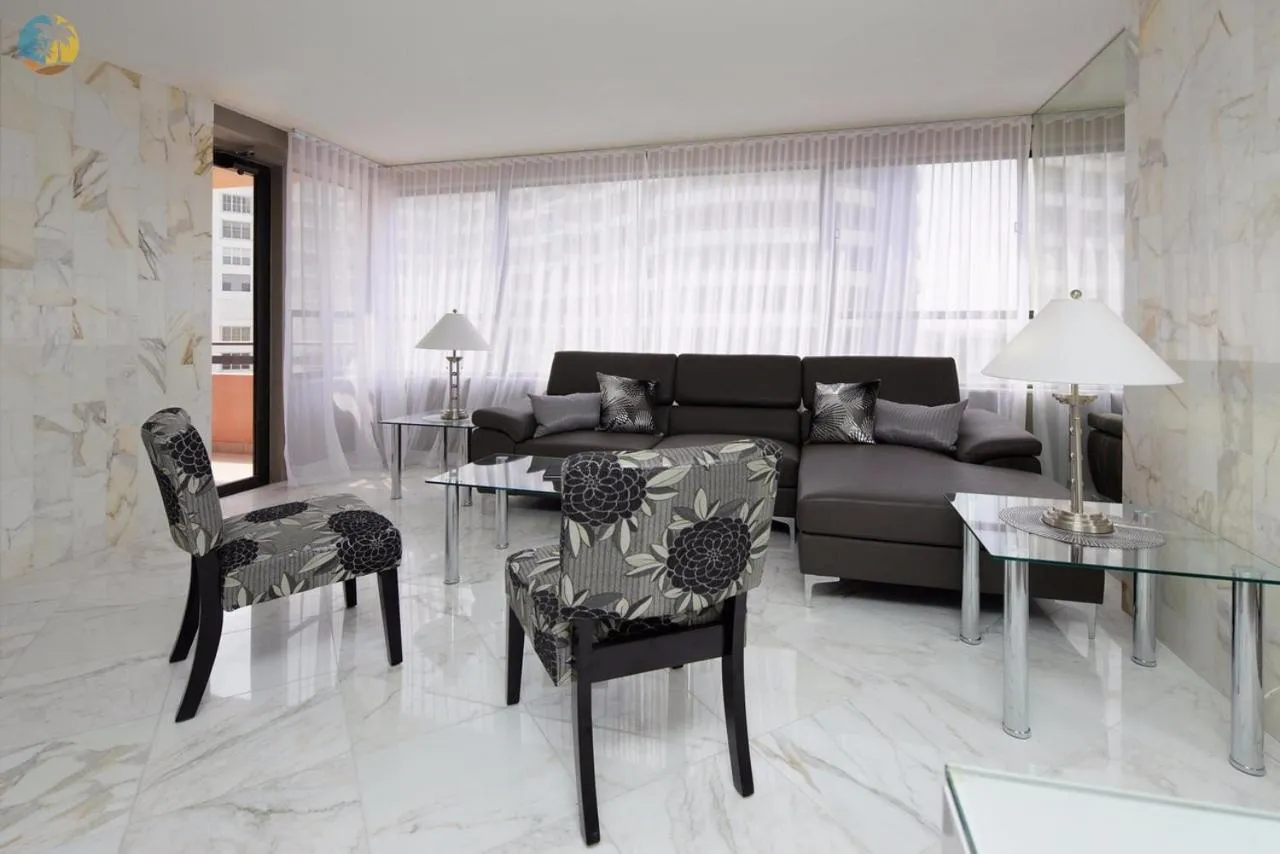 Deluxe Beach Resort - HORA RENTALS