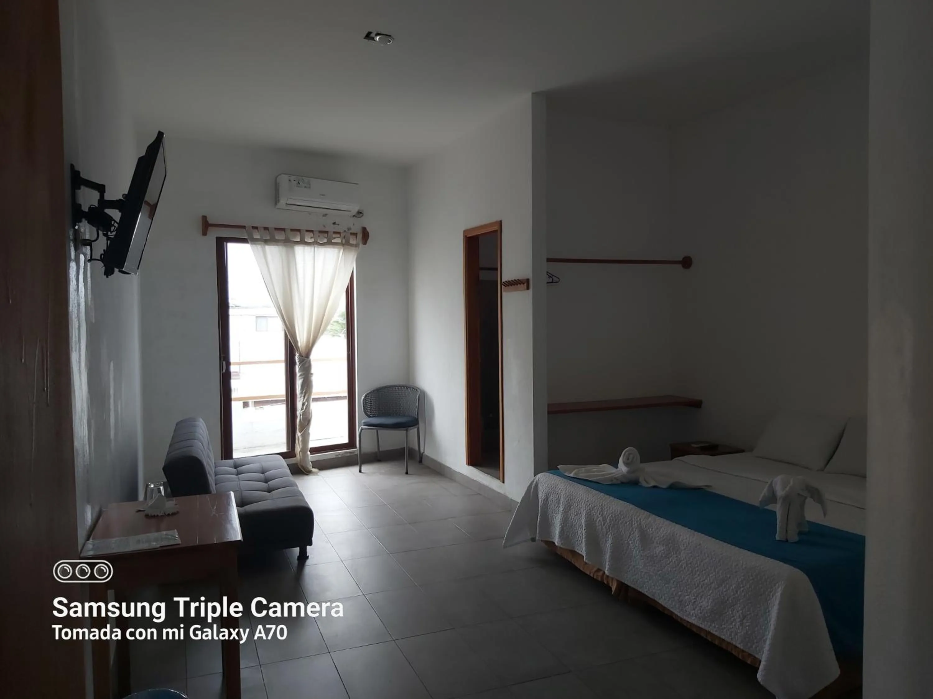 Bed in Galapagos Native