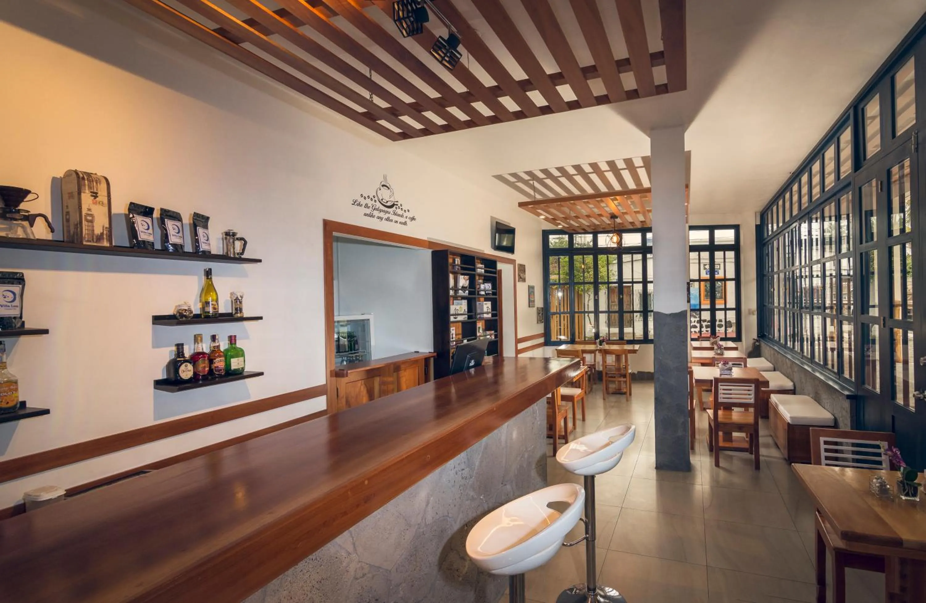 Restaurant/places to eat in Galapagos Native