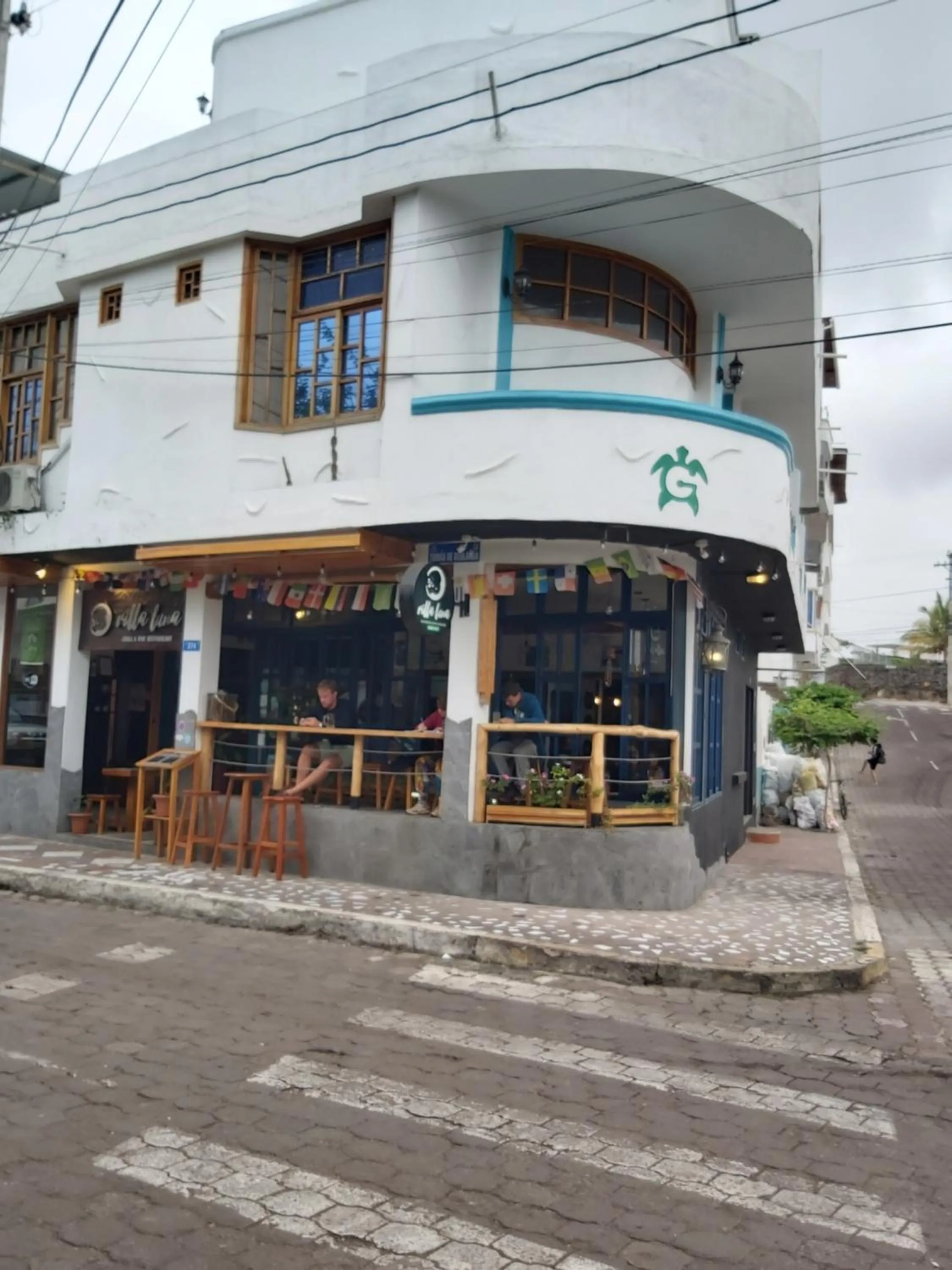 Property building in Galapagos Native