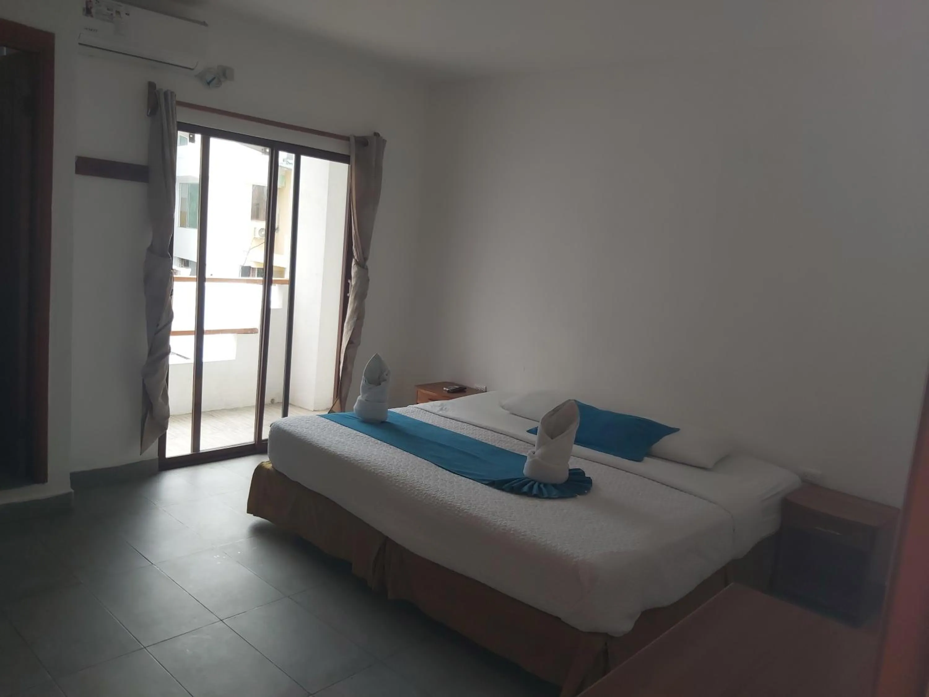 Bed in Galapagos Native