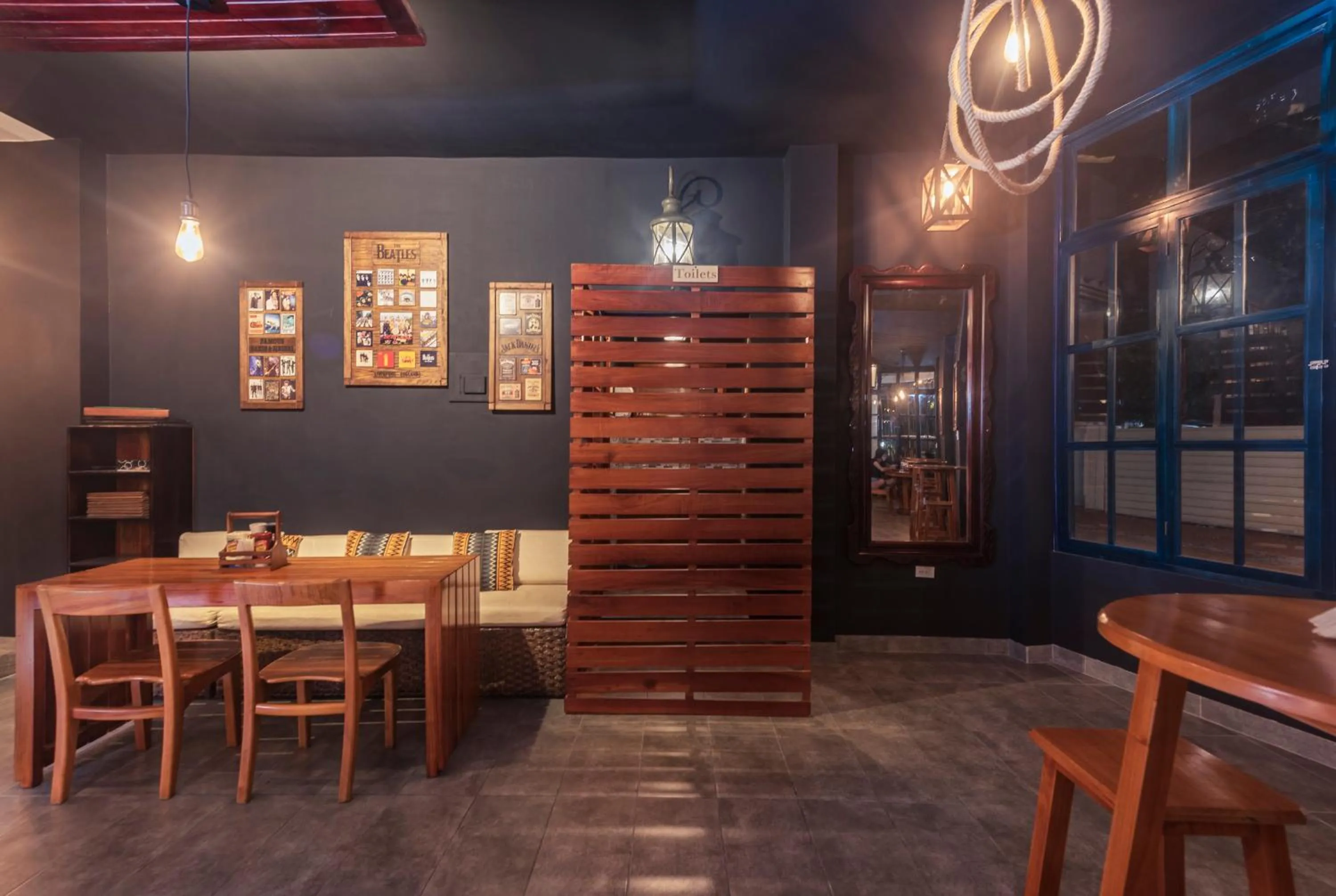 Restaurant/places to eat in Galapagos Native