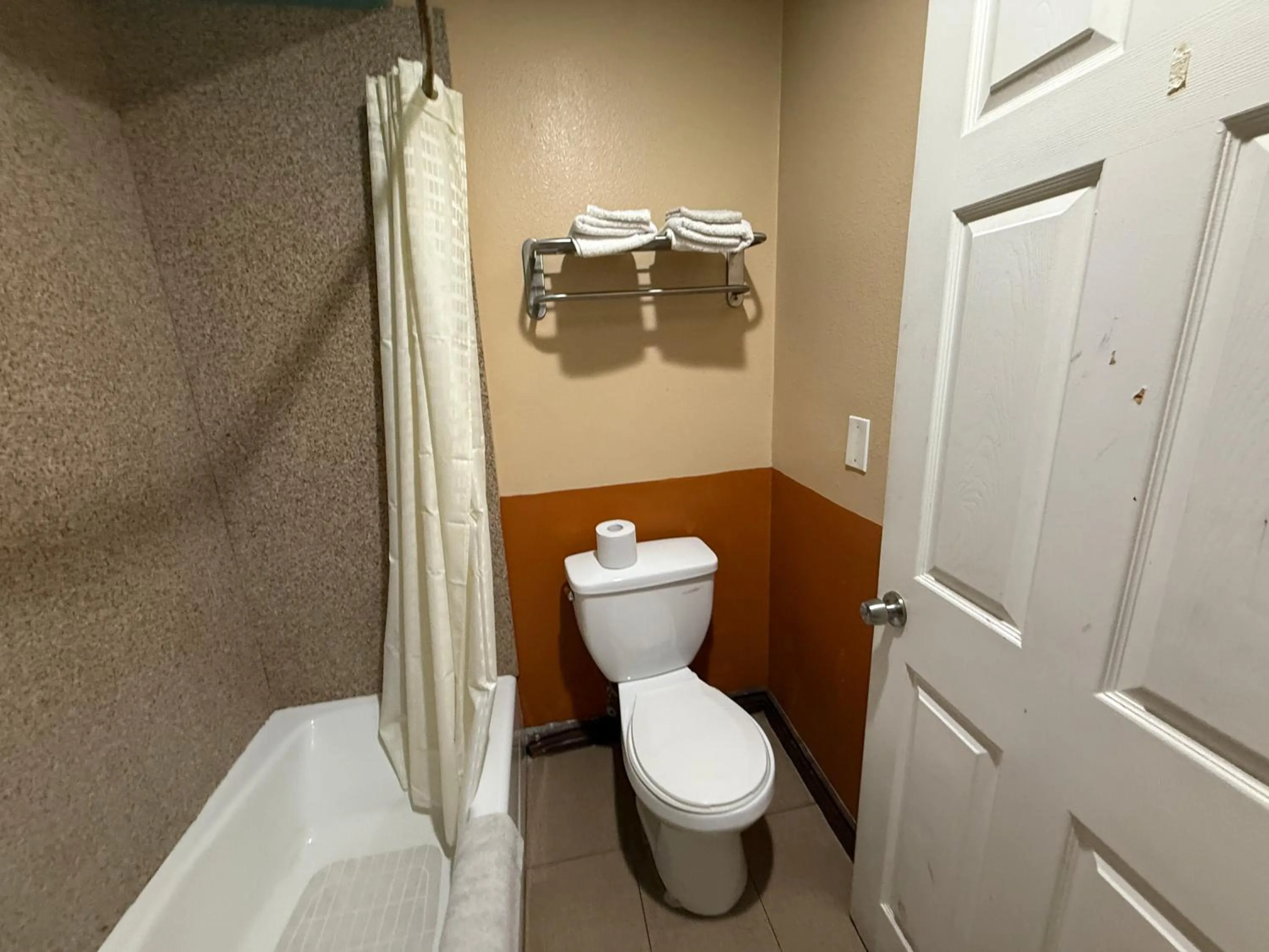 Bathroom in Rocky Inn Motel Long Beach, CA