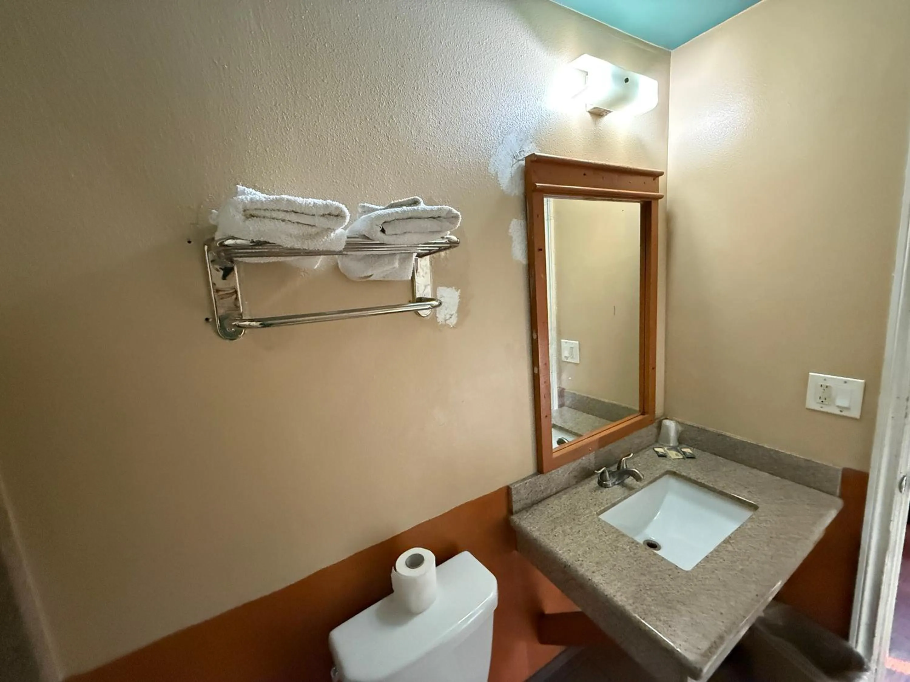 Bathroom in Rocky Inn Motel Long Beach, CA