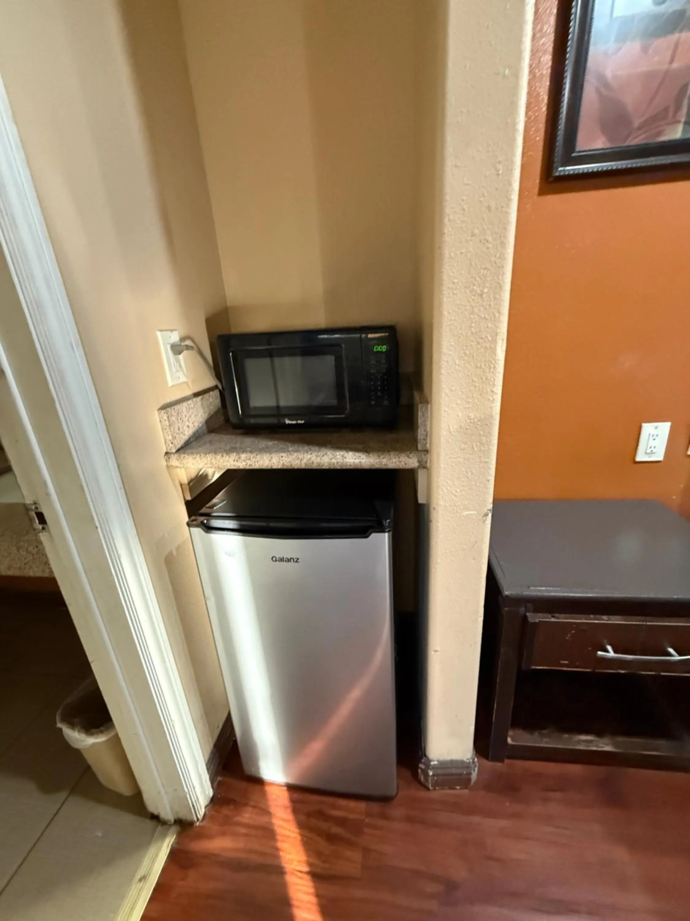 Area and facilities in Rocky Inn Motel Long Beach, CA