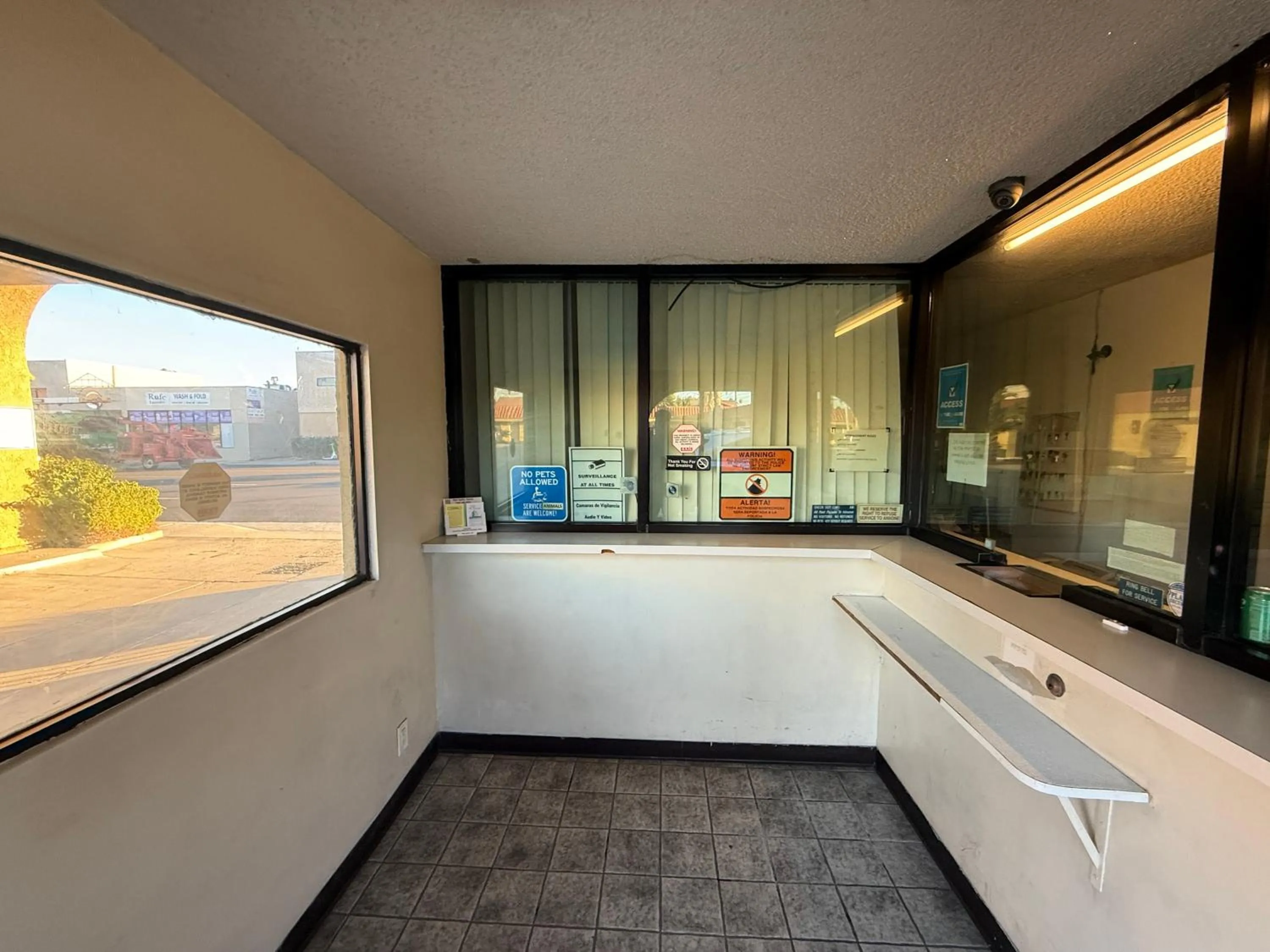 Lobby or reception in Rocky Inn Motel Long Beach, CA